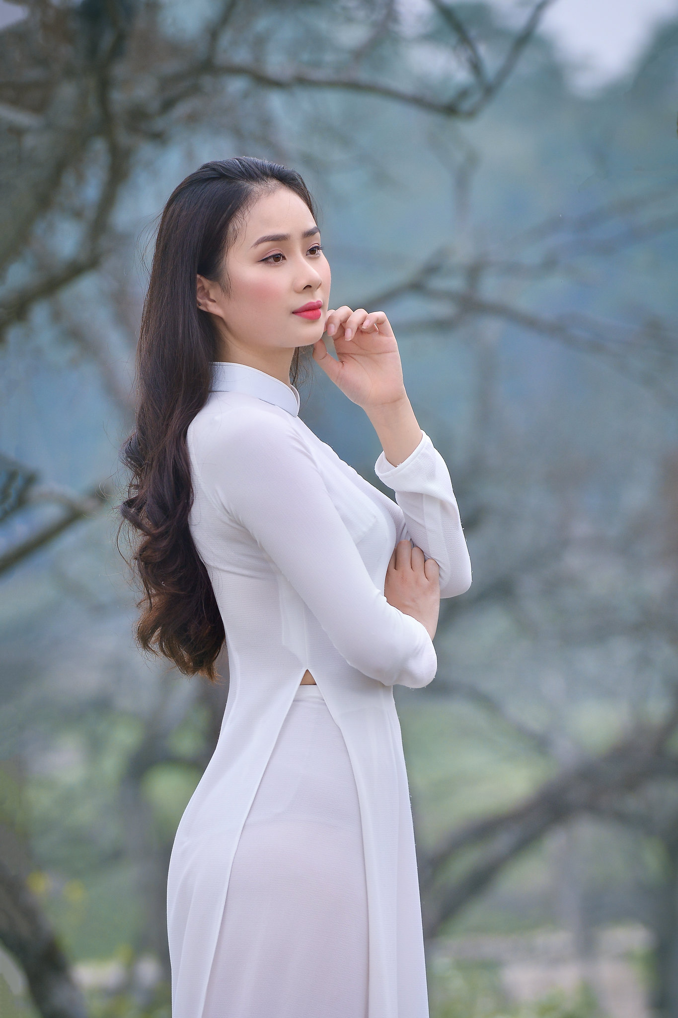 Nữ tính áo dài trắng góc ngang [E2ZLRR]