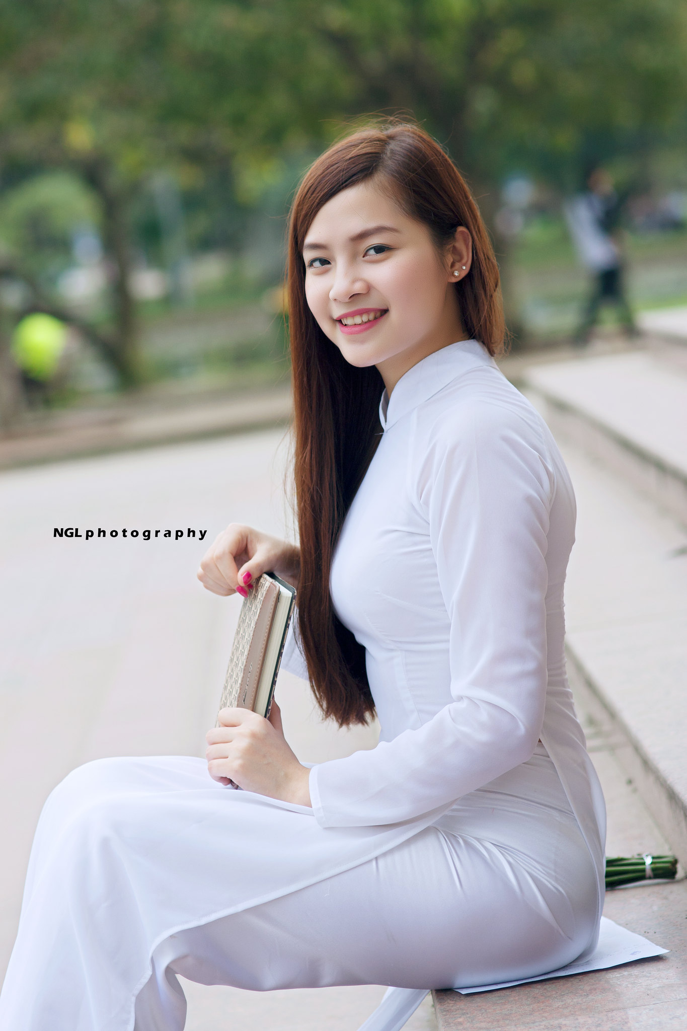 Áo dài trắng nữ sinh nổi bật [WTMGFE]