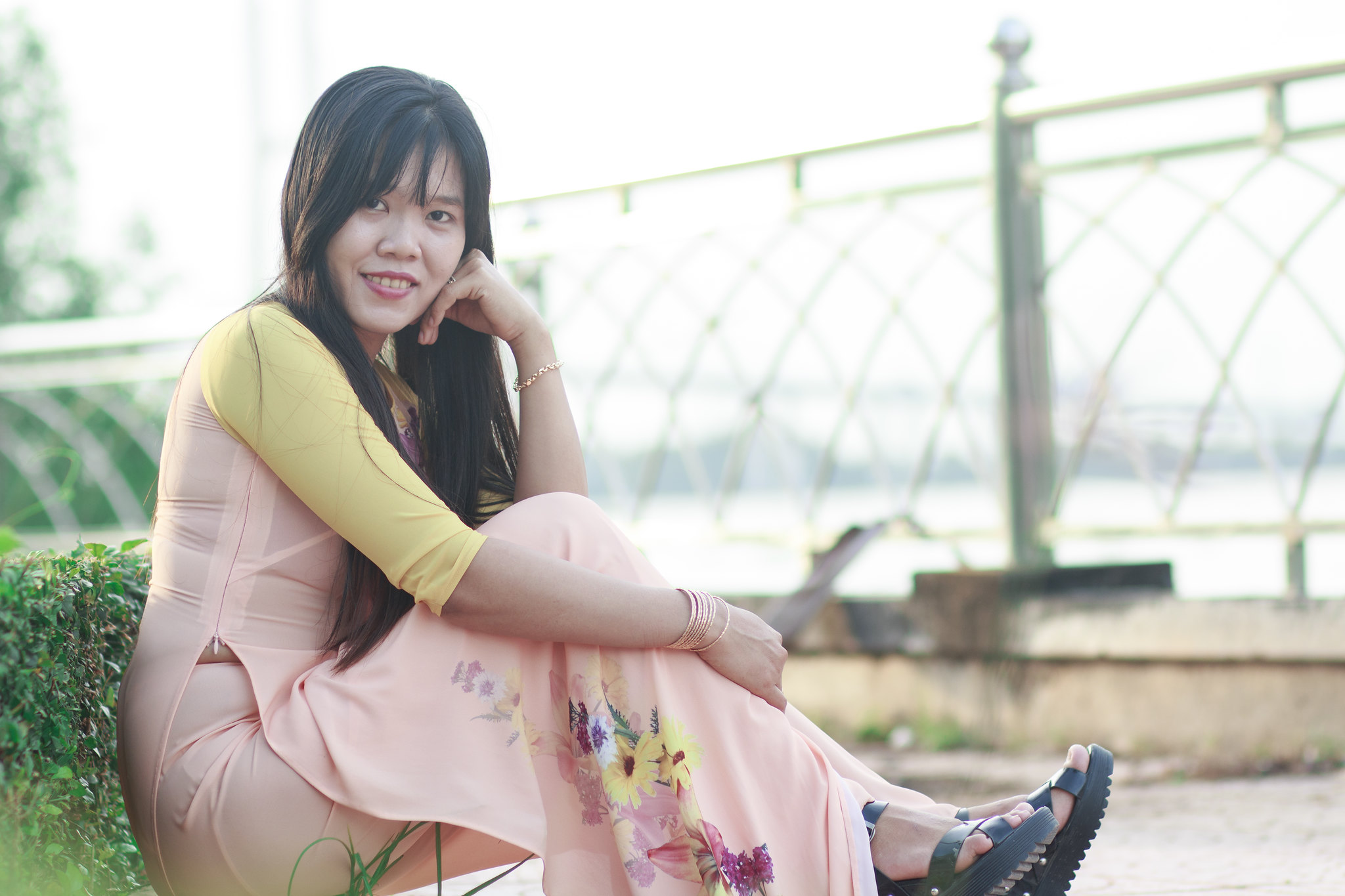 Gái xinh áo dài hồng mộc mạc [SAUHRH]