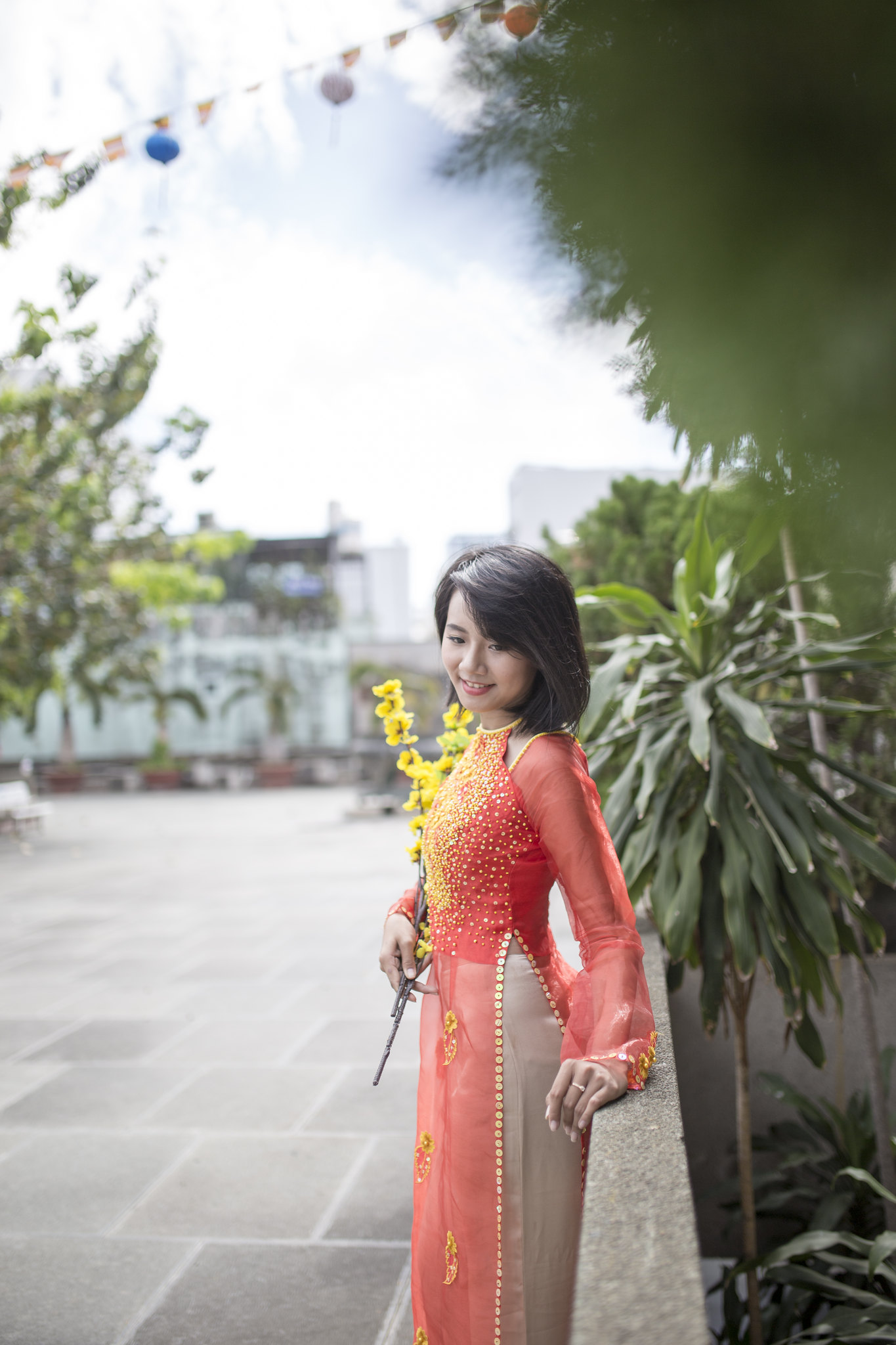 Áo dài đỏ trang nhã [N4UMKV]