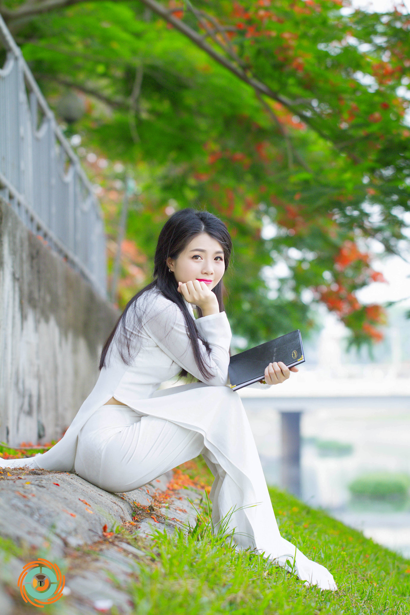 Áo dài trắng mong manh [M9XNUZ]