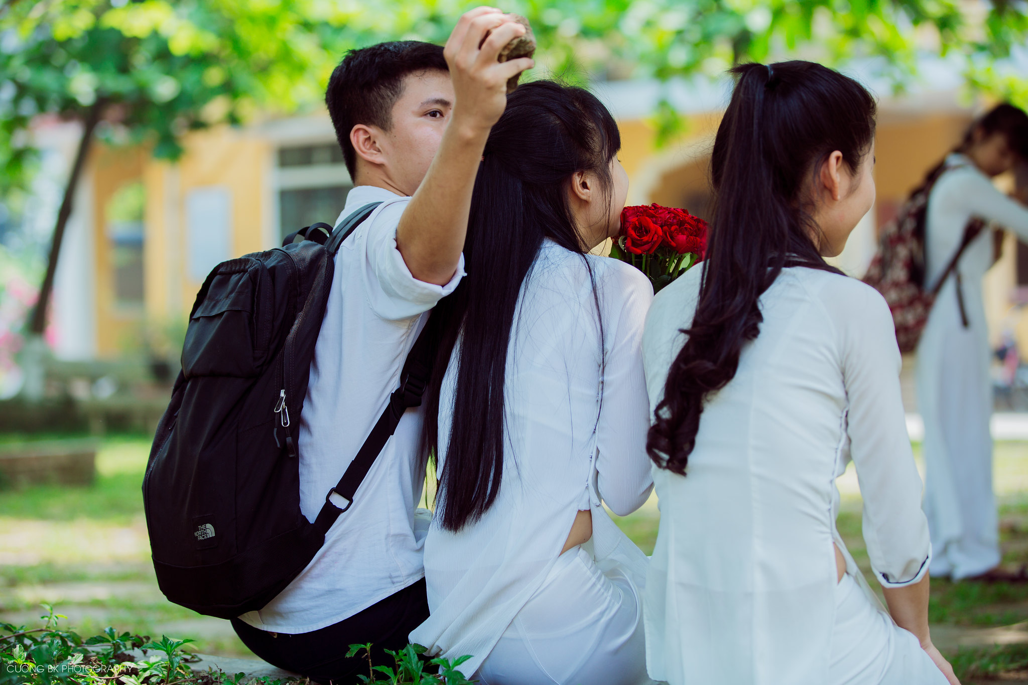 Áo dài trắng hình nền sân trường duyên thầm [OB5PLA]