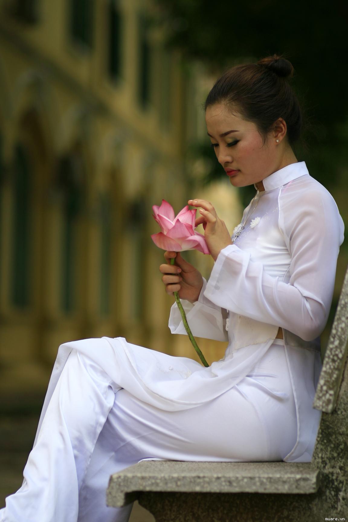 Rửa mắt với ảnh áo dài trắng thanh nhã [C5ET39]