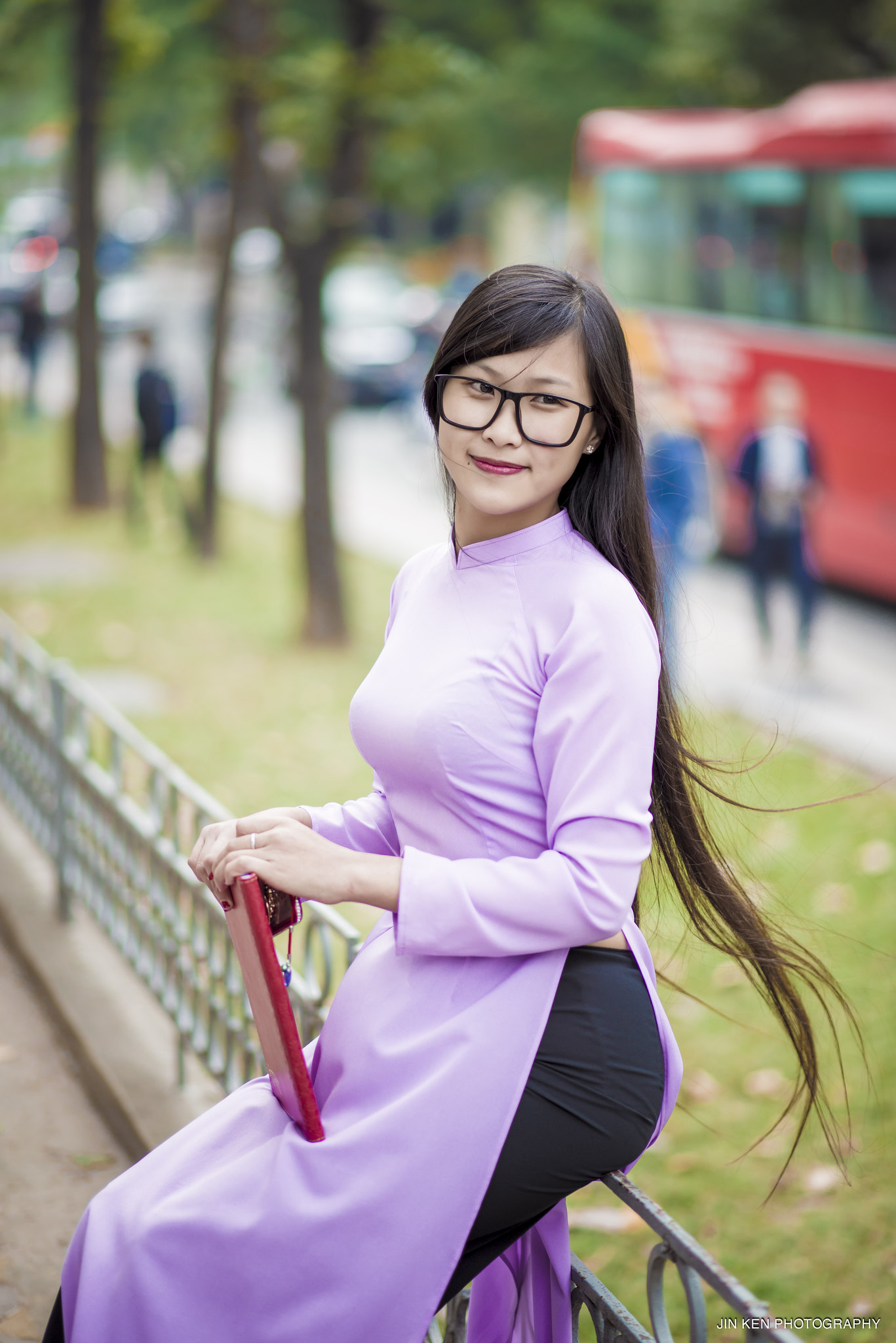 Áo dài tím vẻ đẹp áo dài mắt kính sang trọng [RP0M9O]