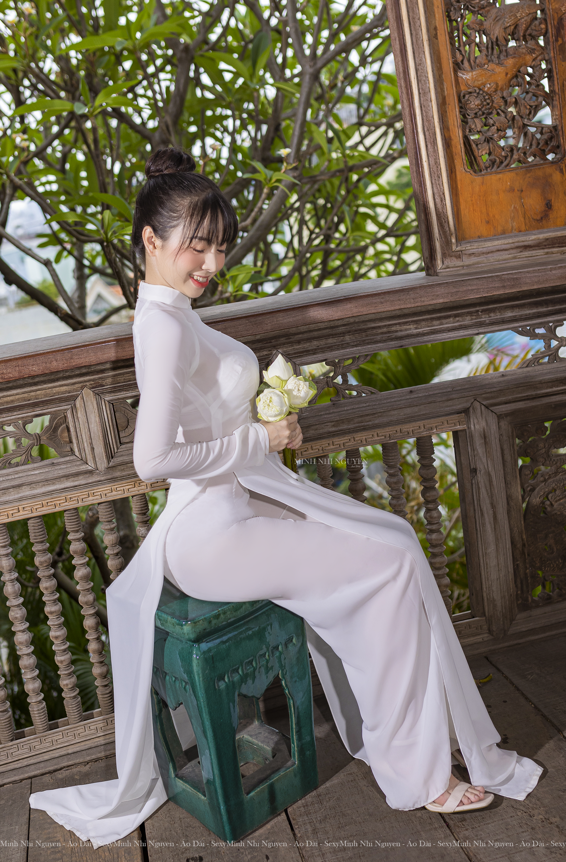 Áo dài trắng hoa thướt tha [LUNEUN]