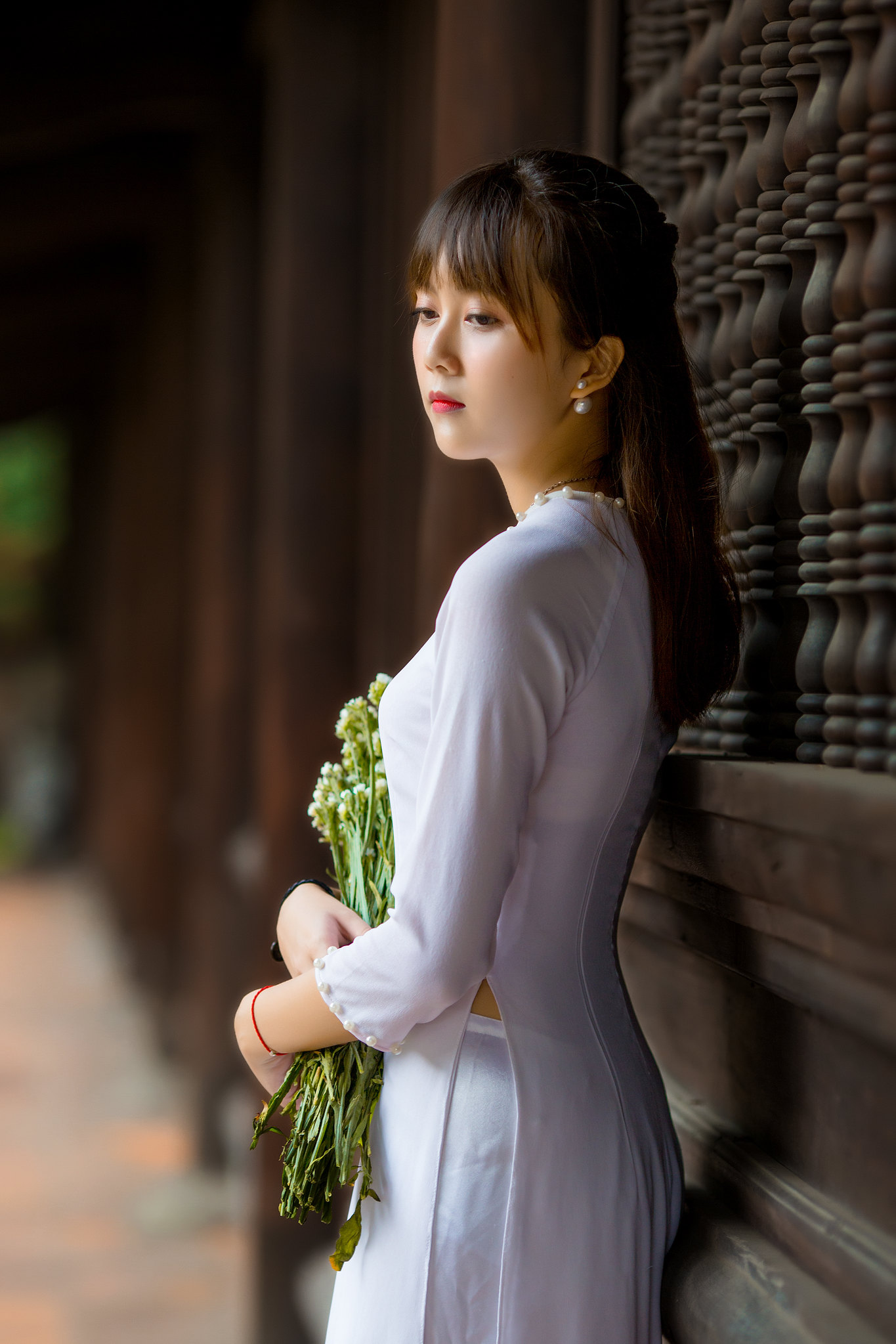 Áo dài trắng e ấp cổ kính [H66ZMK]