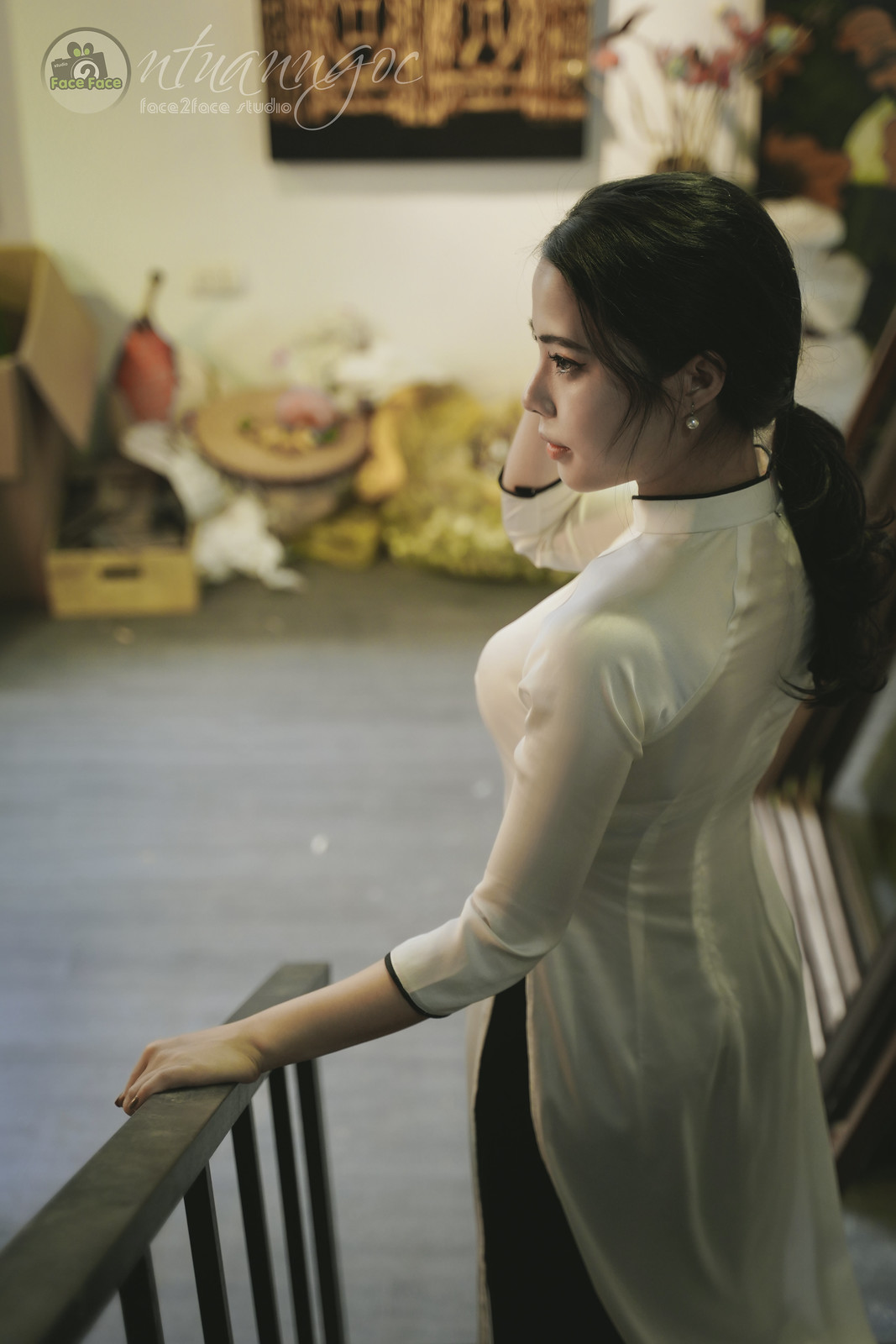 Áo dài trắng cổ kính trang nhã [ILBEE1]