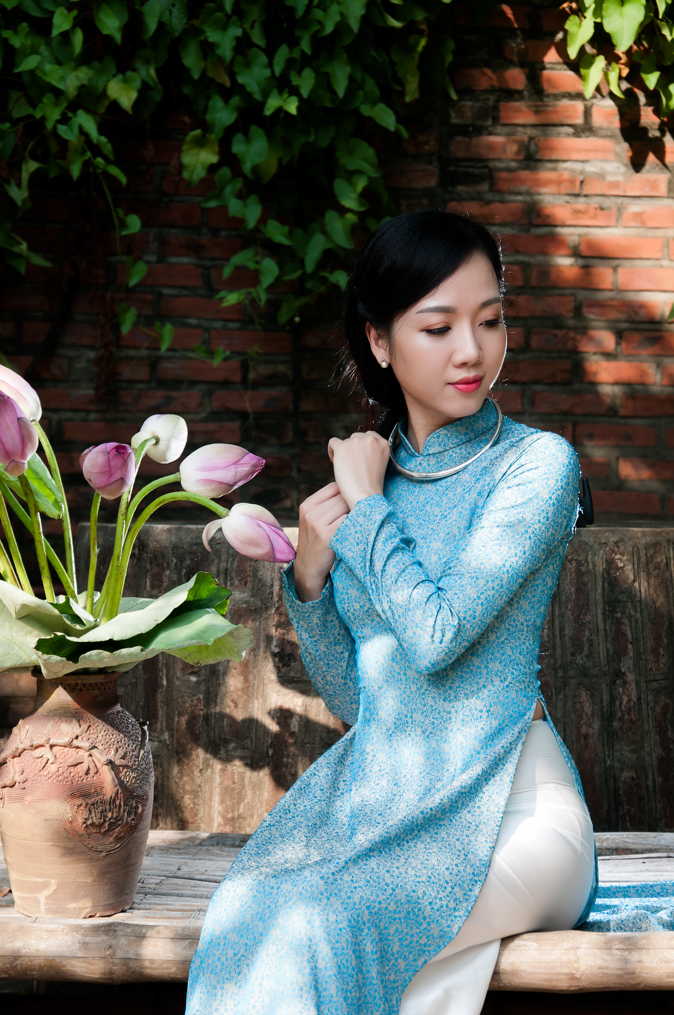 Bộ ảnh áo dài xanh nữ tính cổ kính [9RTZVF]