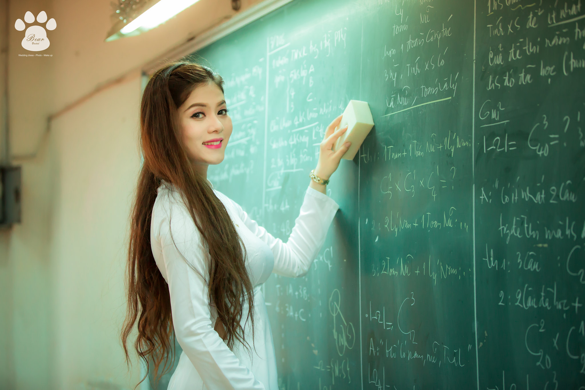 Áo dài trắng đậm chất Việt lớp học [GUYLBN]