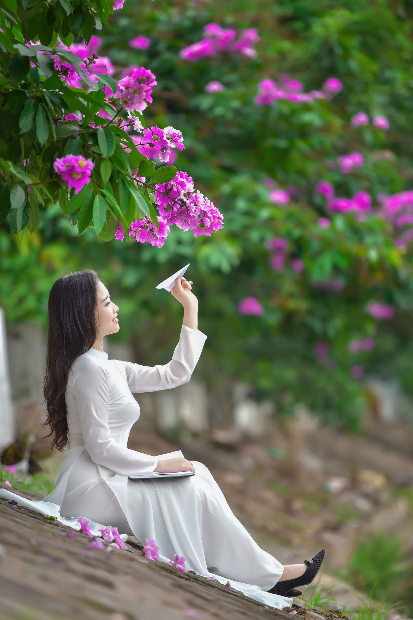 Áo dài trắng thanh lịch hoa [QHBCBB]