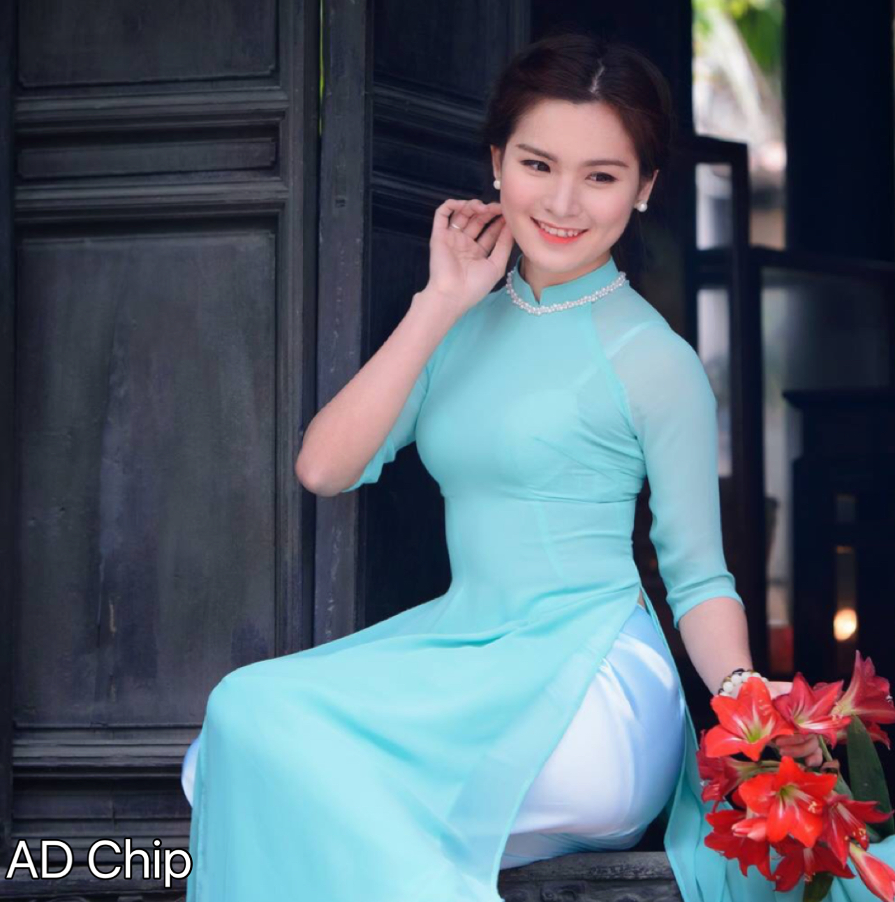 Áo dài trắng dịu dàng cổ kính [QLFMNF]