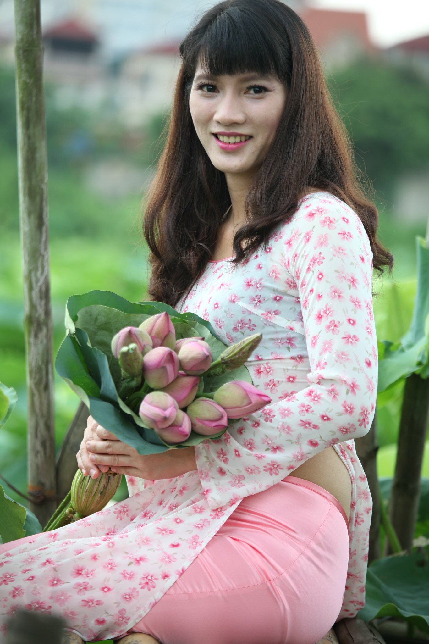 Áo dài hồng hút hồn [KHWFD8]