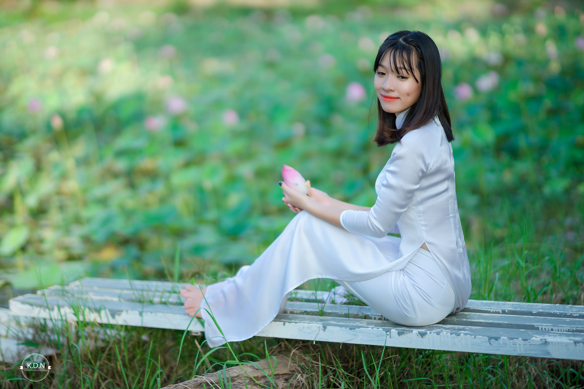 Áo dài trắng hoa sen dịu dàng [CZYXHA]