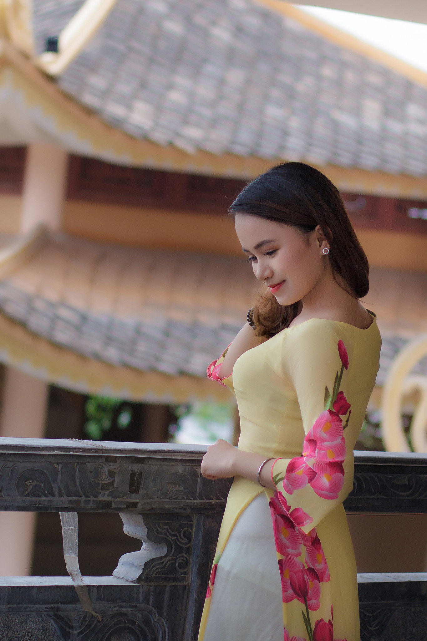 Áo dài vàng cổ điển [VLBSMU]