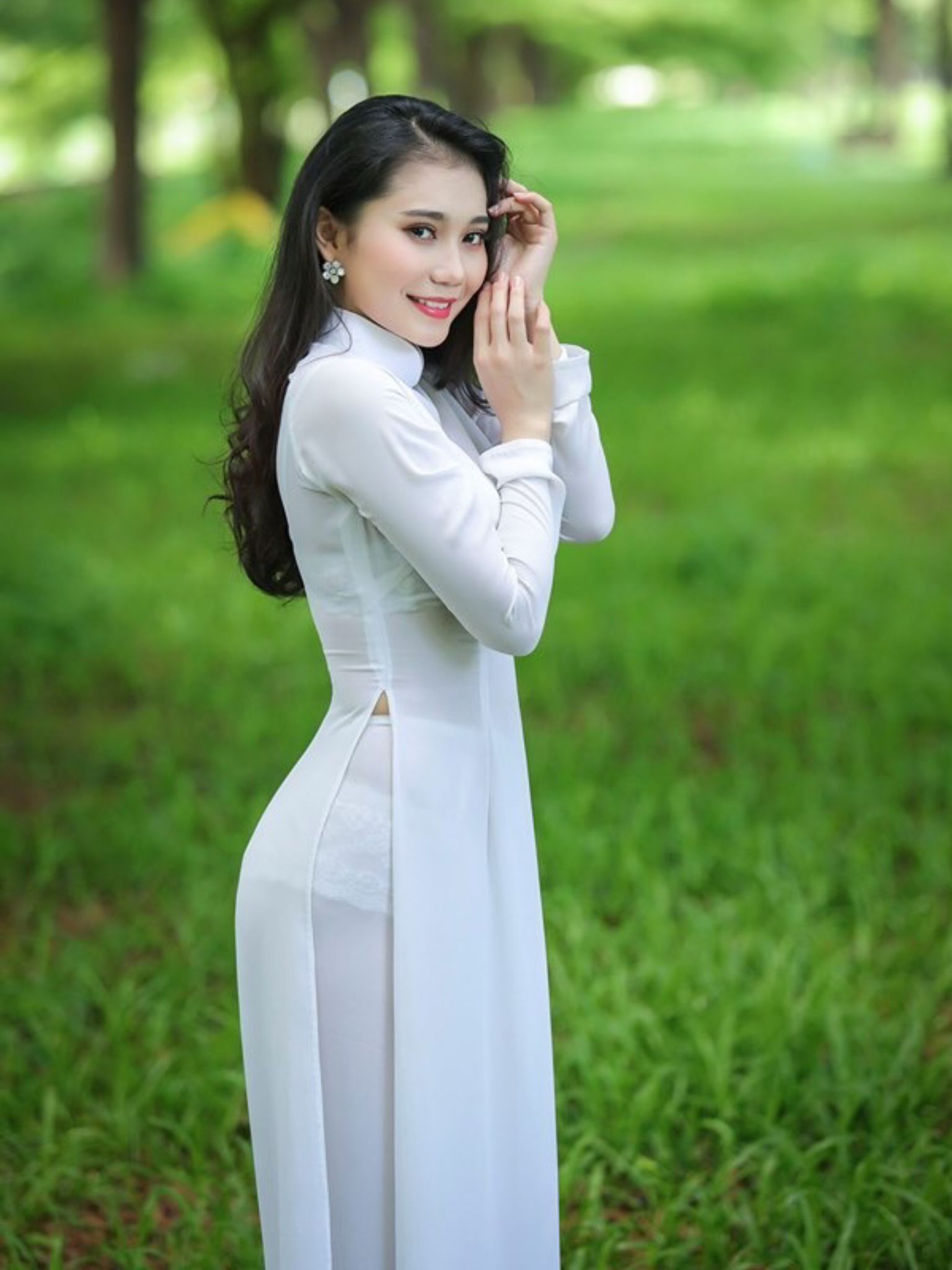 Trang nhã áo dài trắng góc ngang [NHJAZ5]
