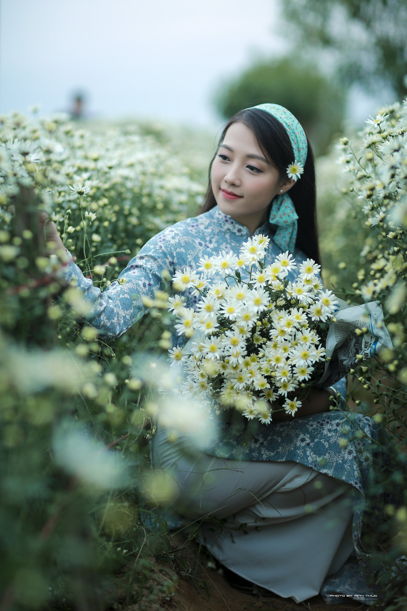 Áo dài trắng vẻ đẹp hoa dịu dàng [FLQUOF]