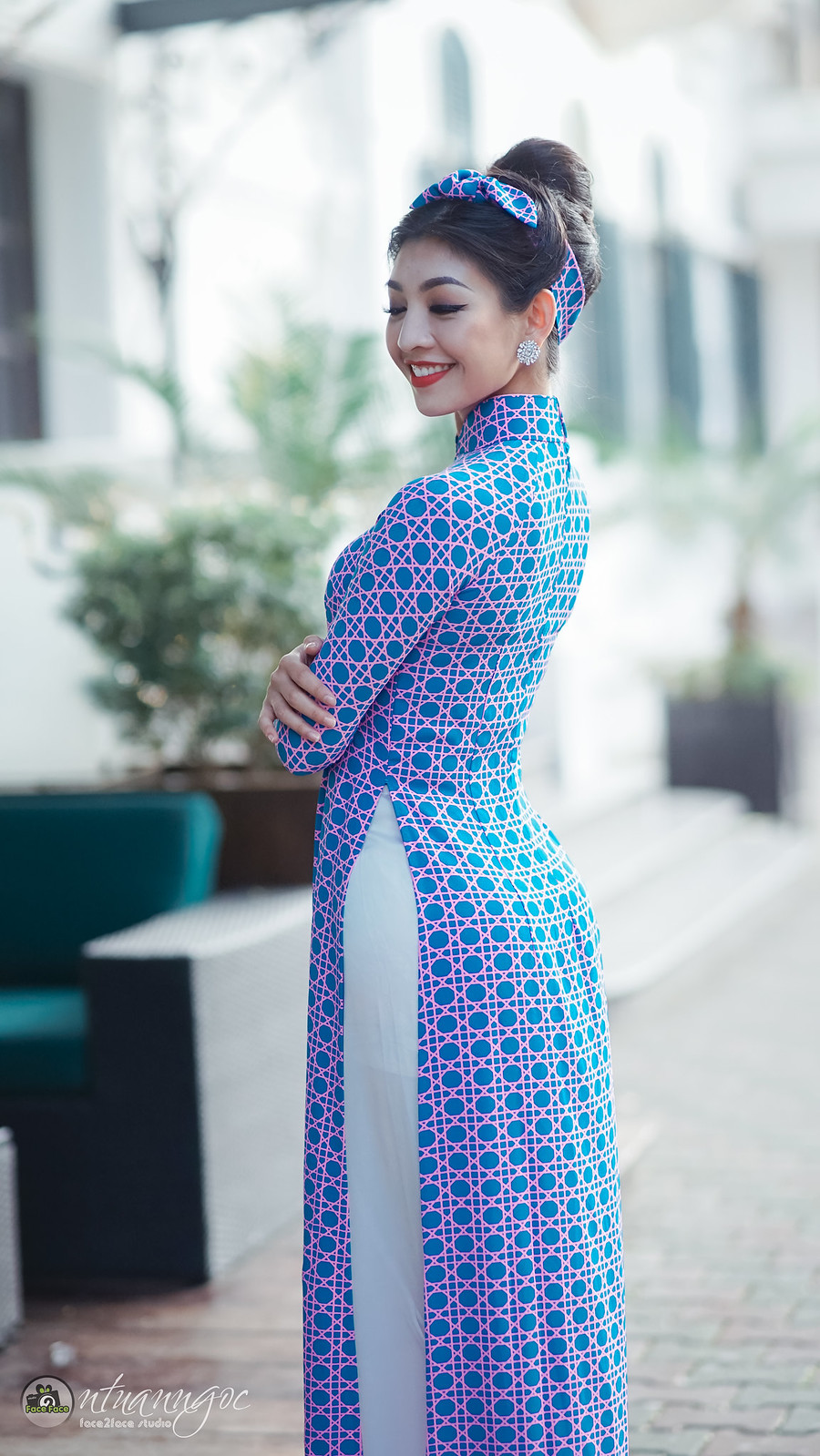 Áo dài xanh truyền thống [YIUH7W]