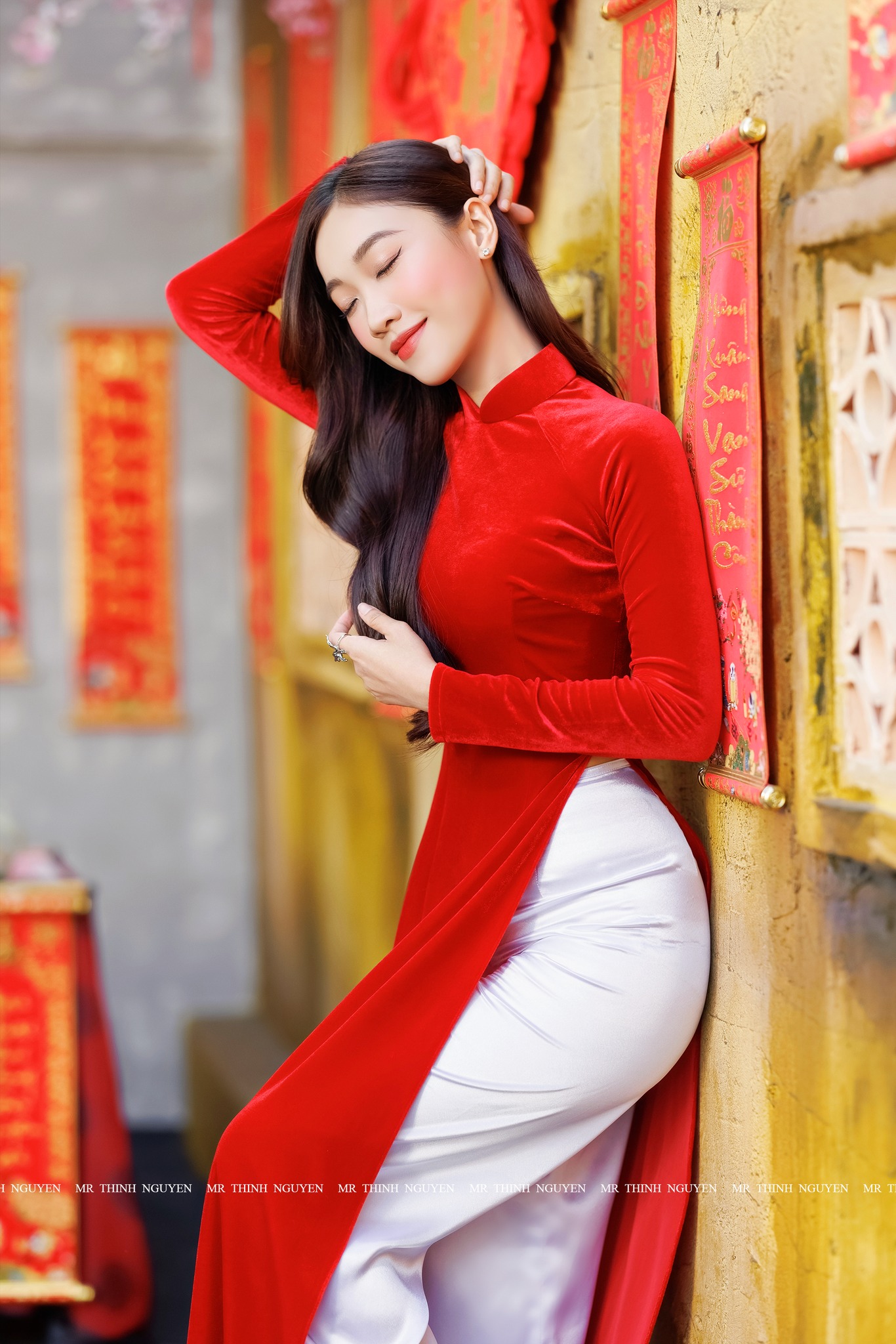 Áo dài trắng hút hồn phố ông đ? [HUIGQ9]