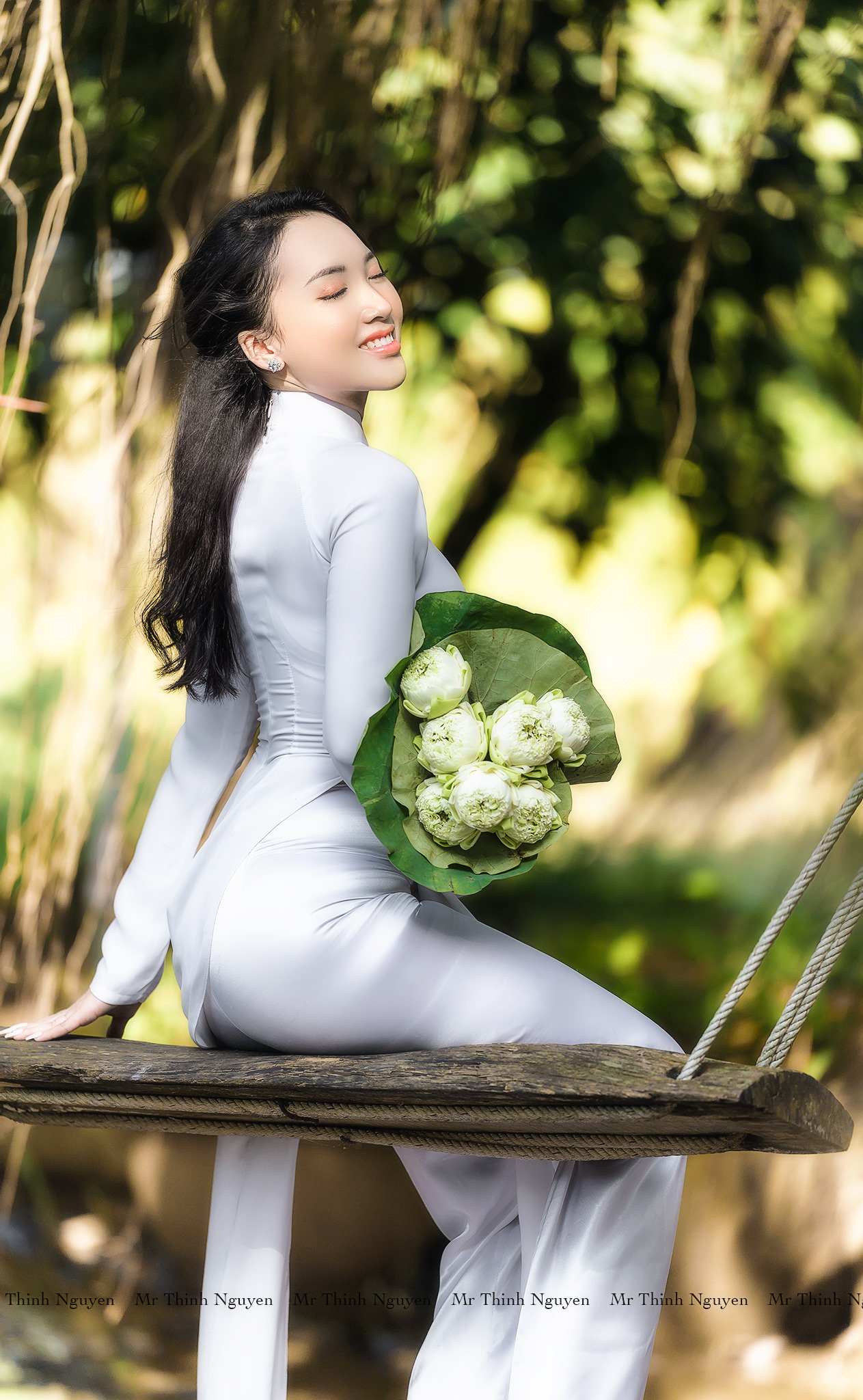 Áo dài trắng hình ảnh hoa thanh xuân [6OWD2C]