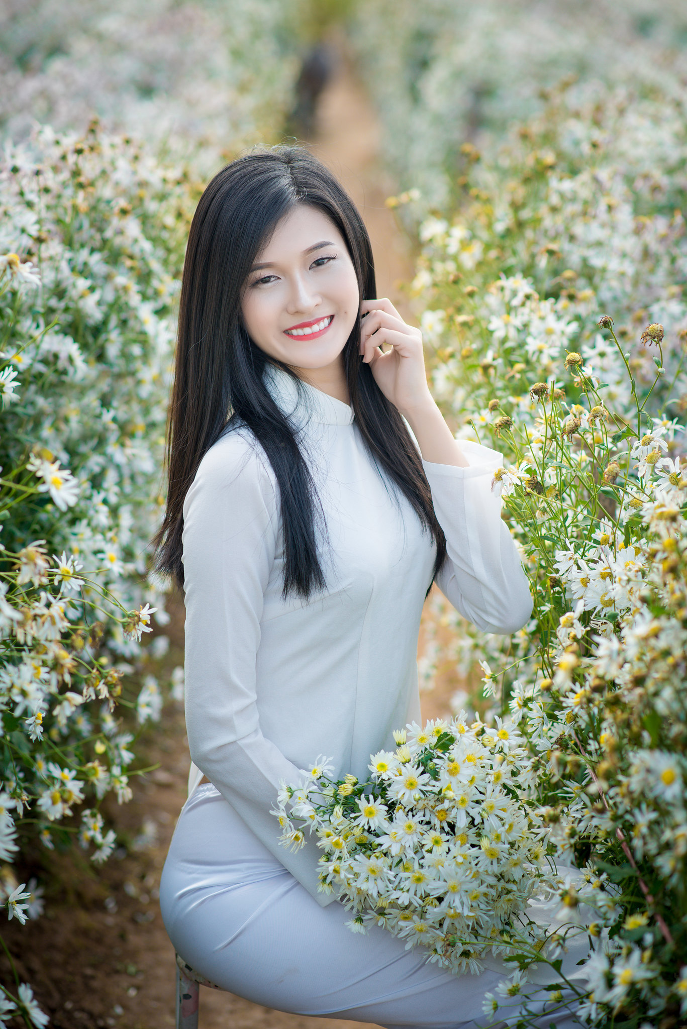 Áo dài trắng hoa thanh lịch [E0MCB2]