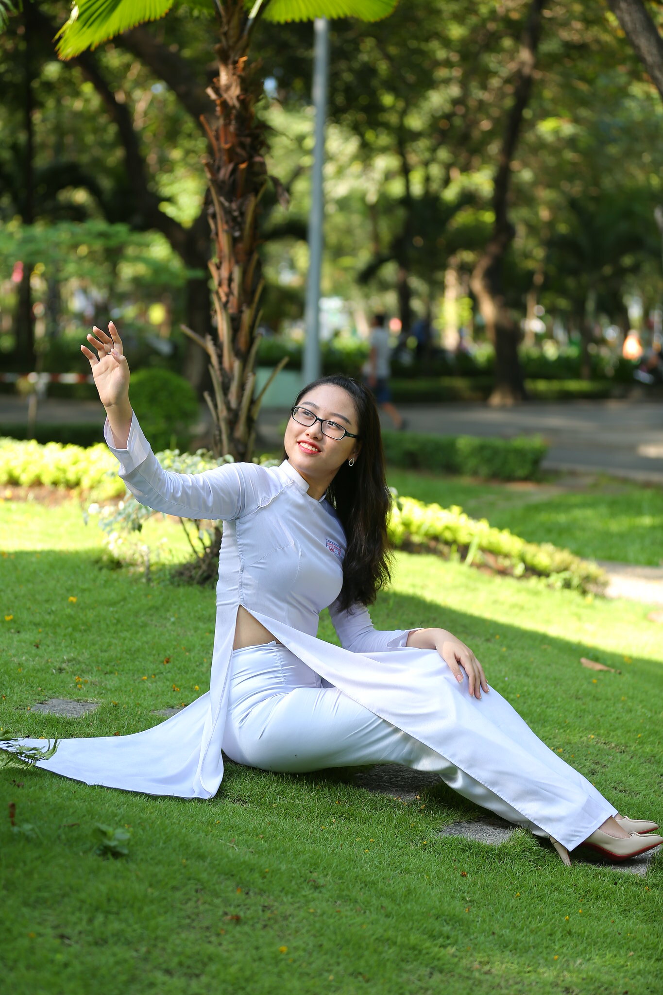 Áo dài trắng mắt kính mong manh [E8G6NJ]