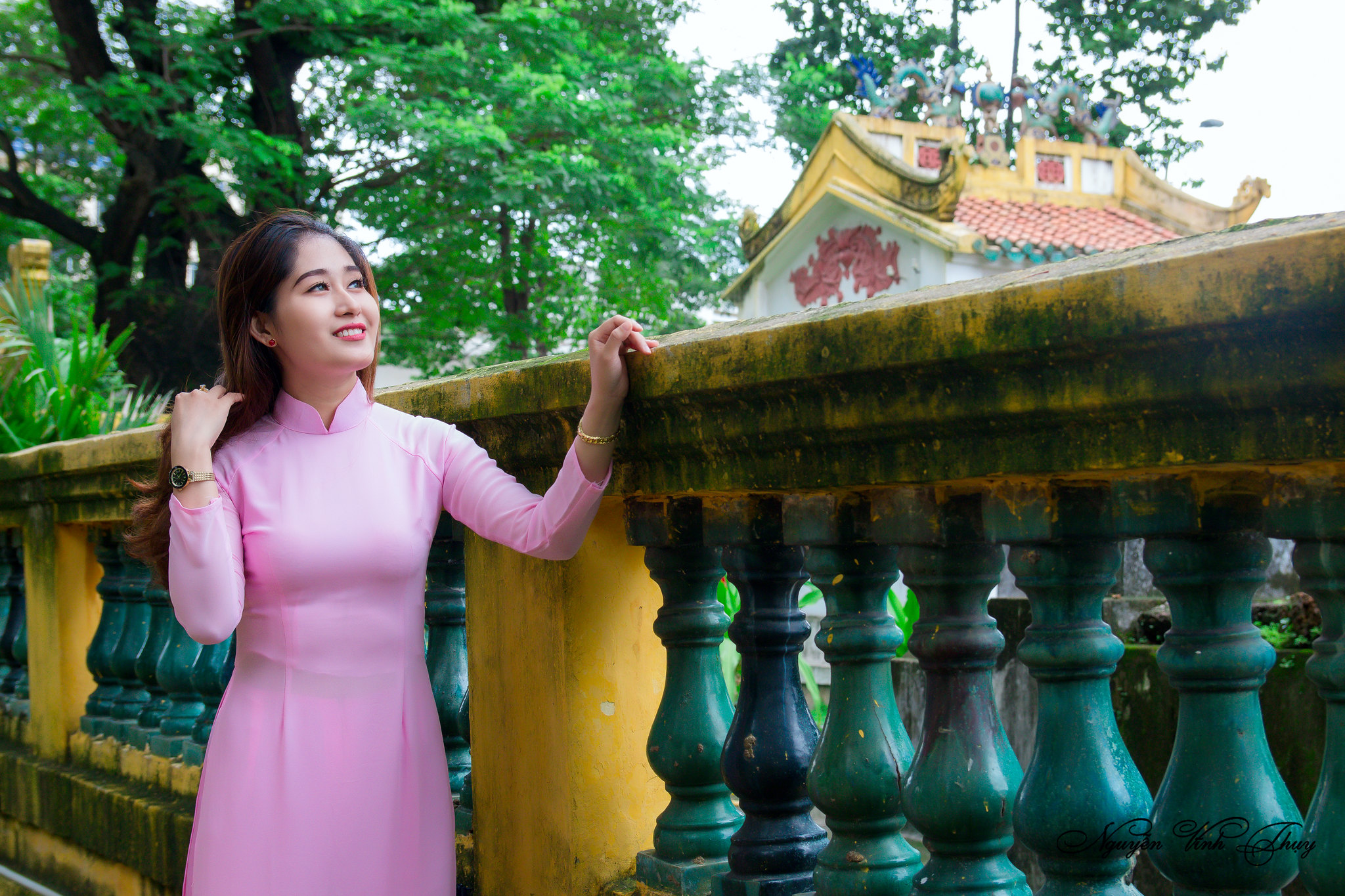 Áo dài hồng ảnh nền e ấp [N2UREY]