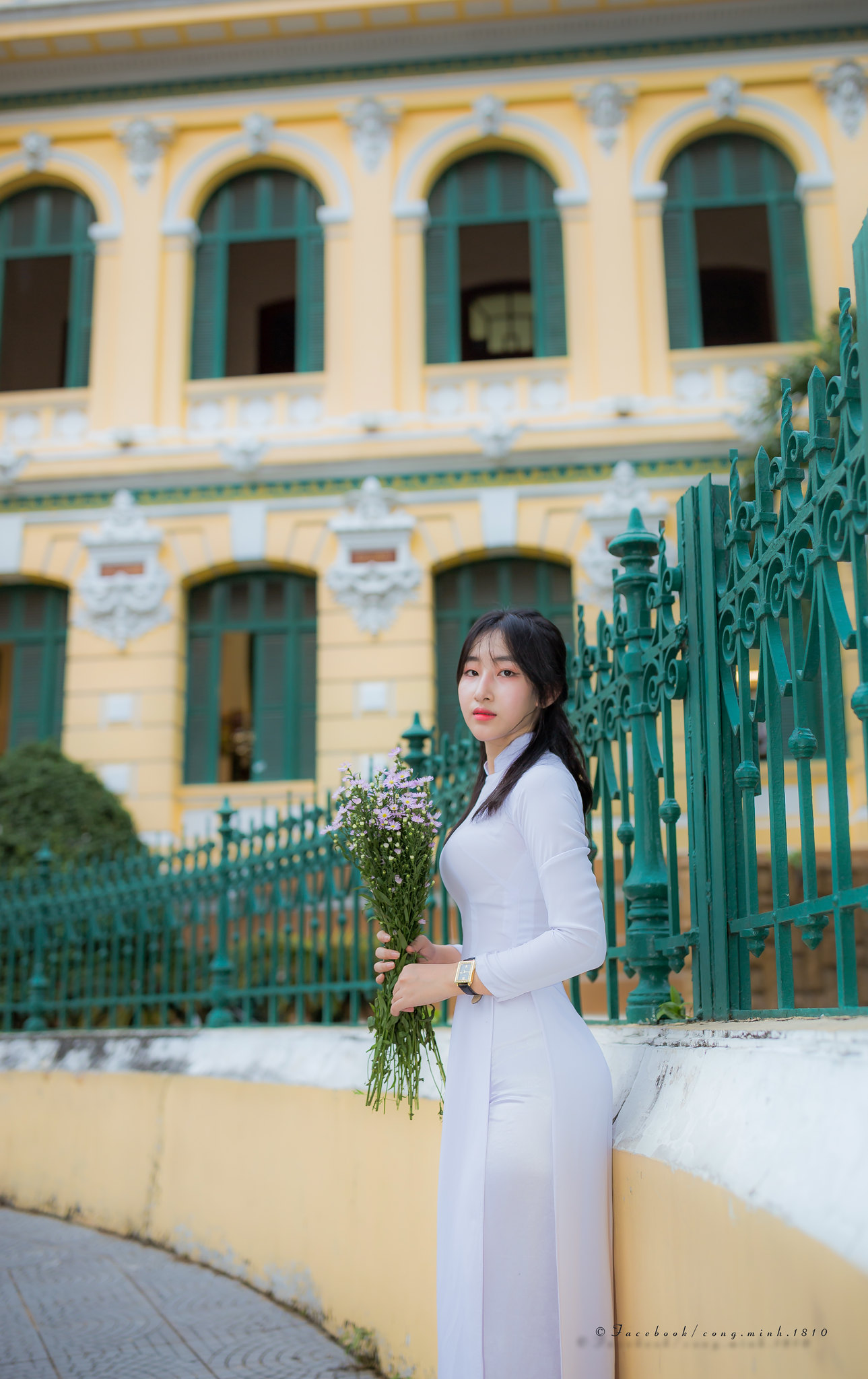 Ảnh áo dài trắng mộc mạc hoa [UOGXIR]