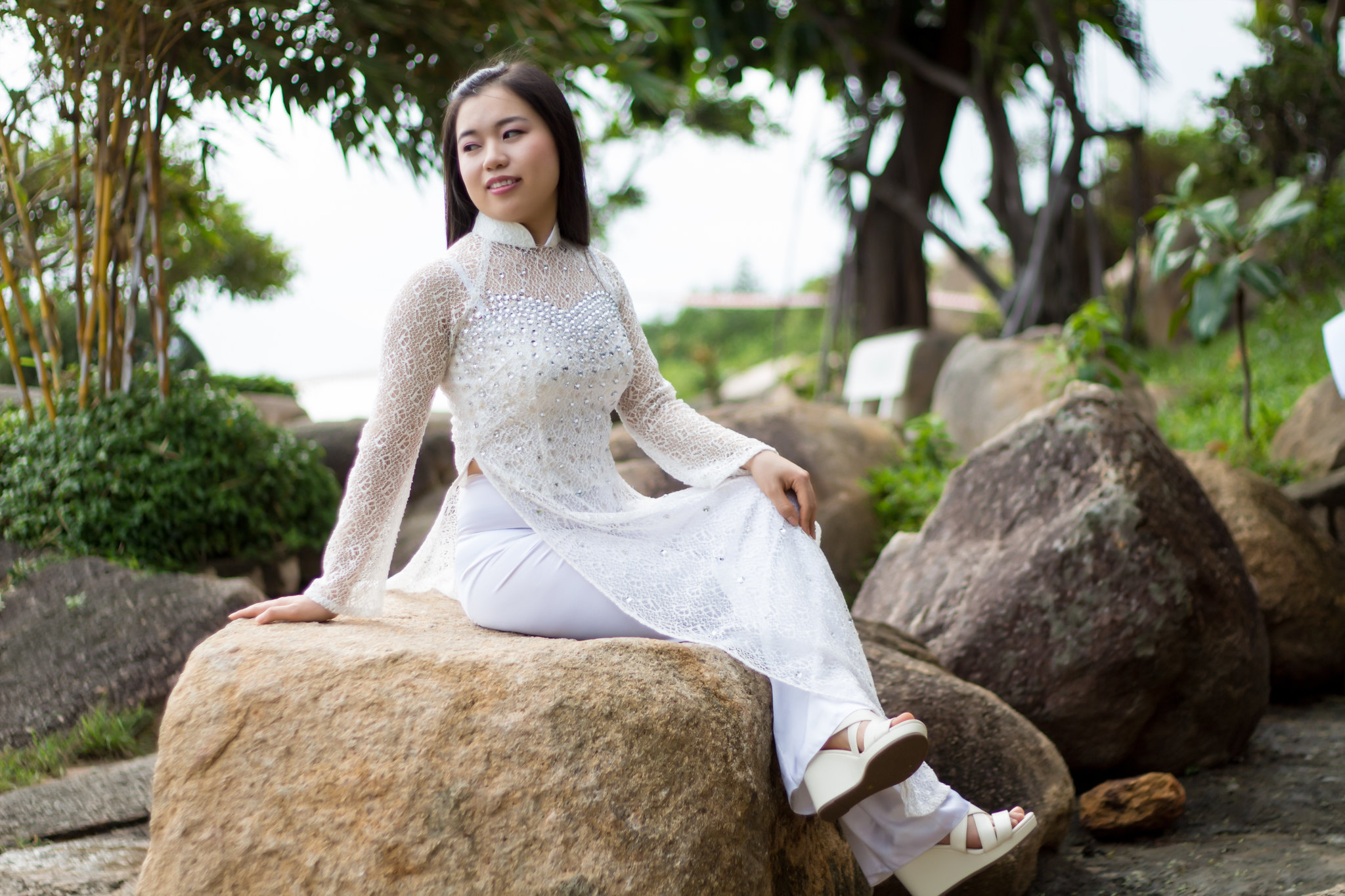 Thanh thoát áo dài trắng [H8RSP8]