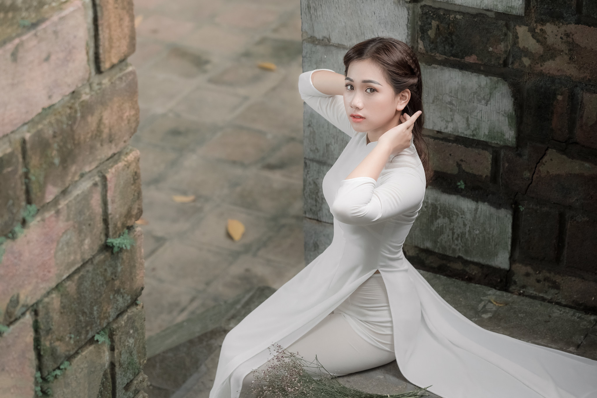 Áo dài trắng girl xinh cổ kính hài hòa [8R0AAS]