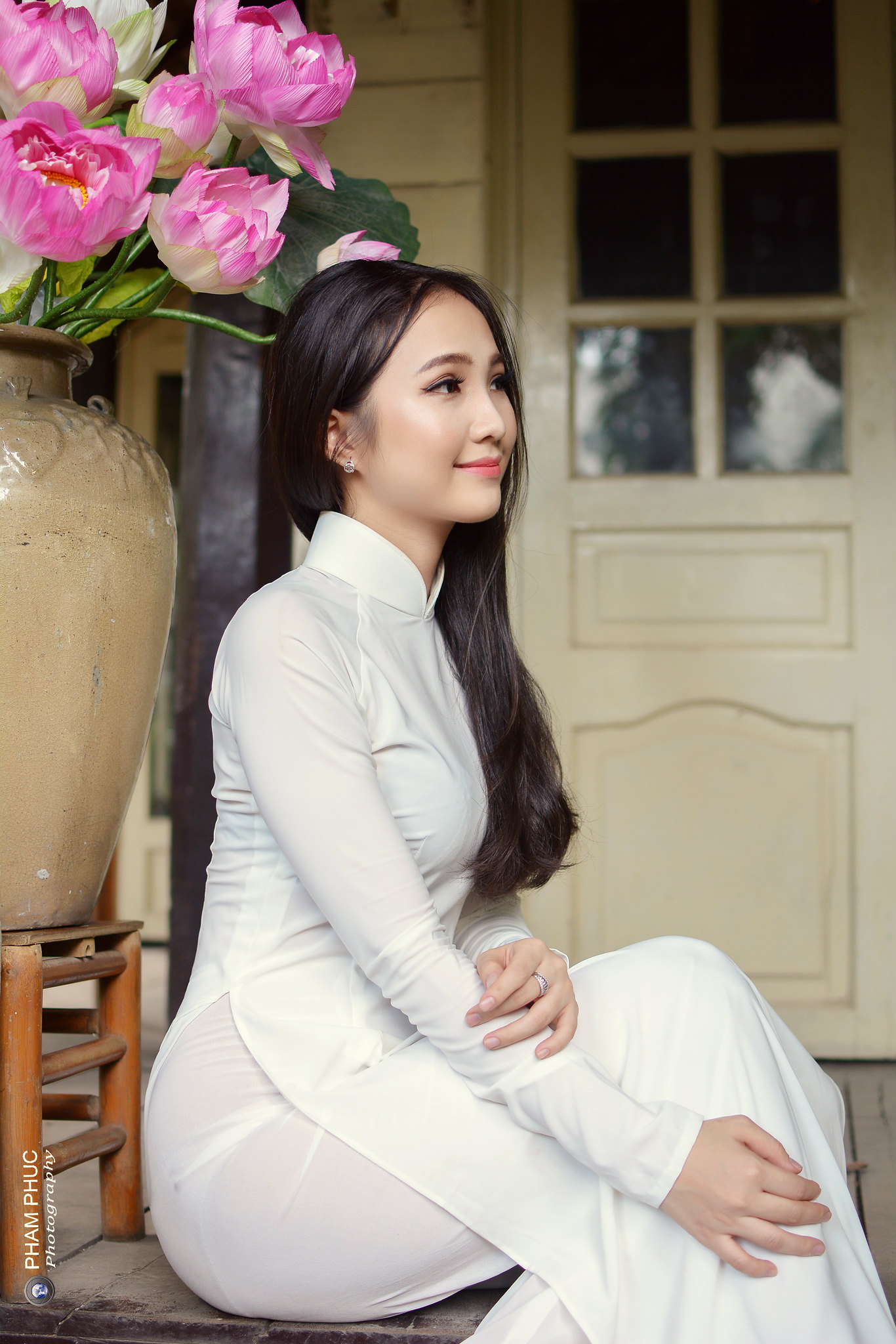 Áo dài trắng hình nền hoa sen thướt tha [BGRCDE]