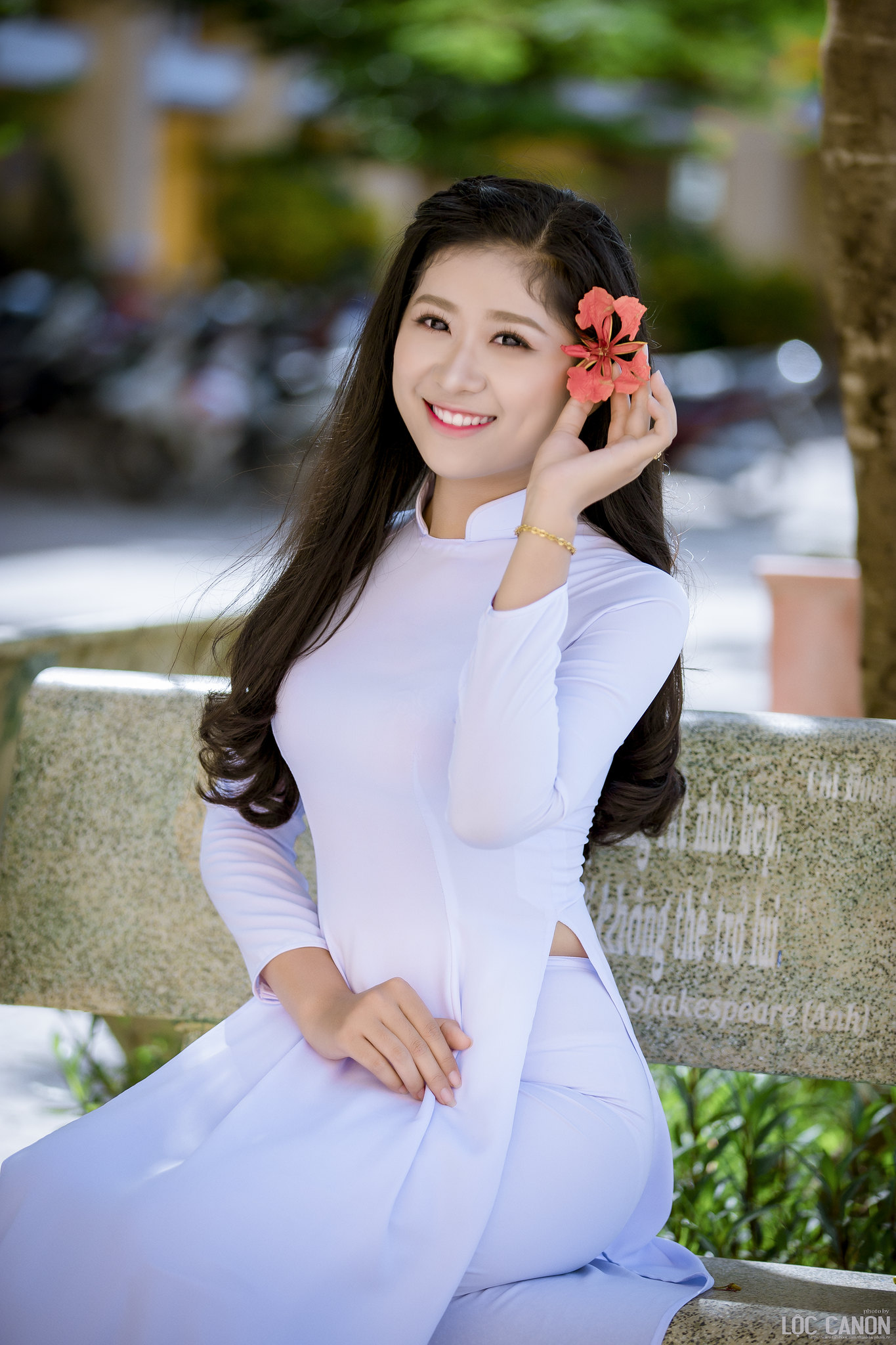 Áo dài trắng mong manh nữ sinh [M8ZLBZ]