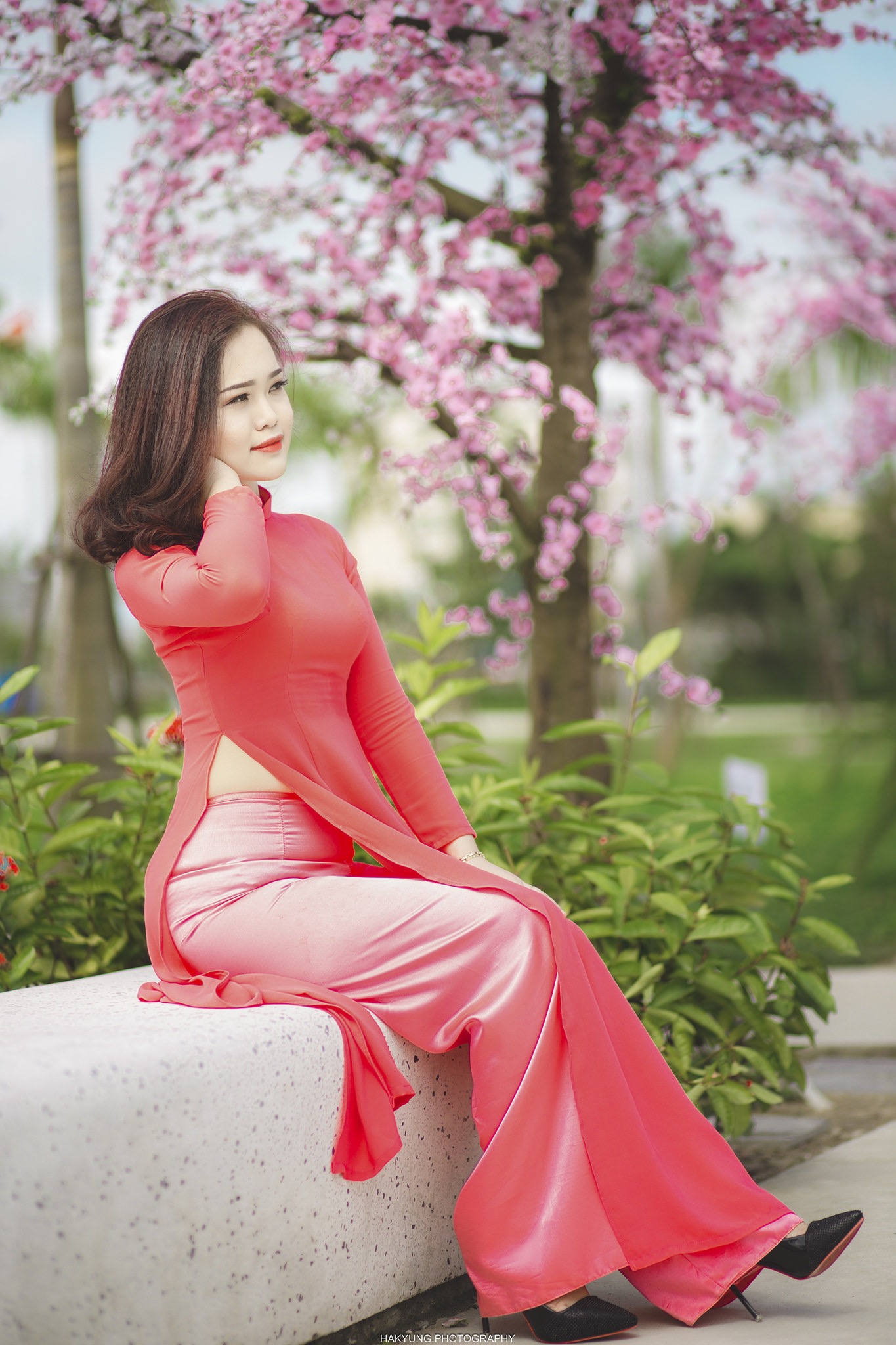 Người đẹp áo dài đỏ nữ tính [BRQ7RK]