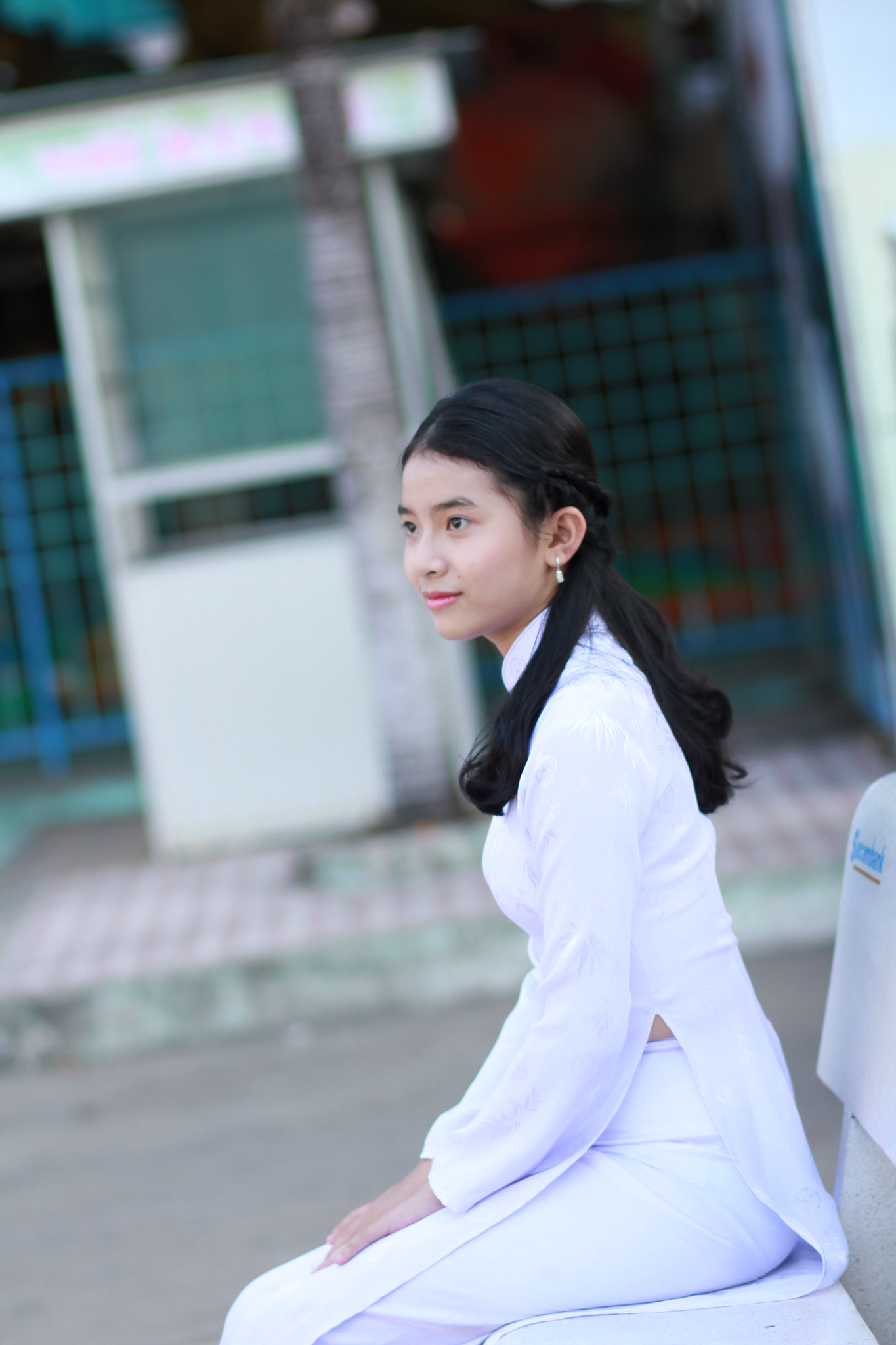 Ảnh áo dài trắng duyên dáng nữ sinh [QZ0LGE]