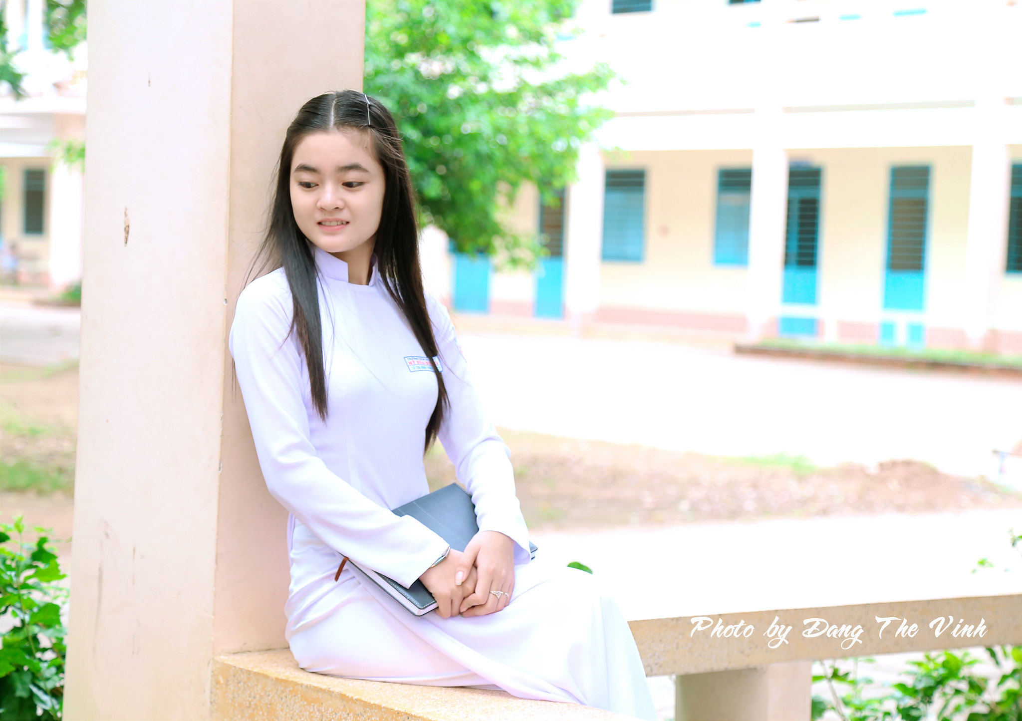 Ảnh áo dài trắng mong manh lớp học [URXCGK]