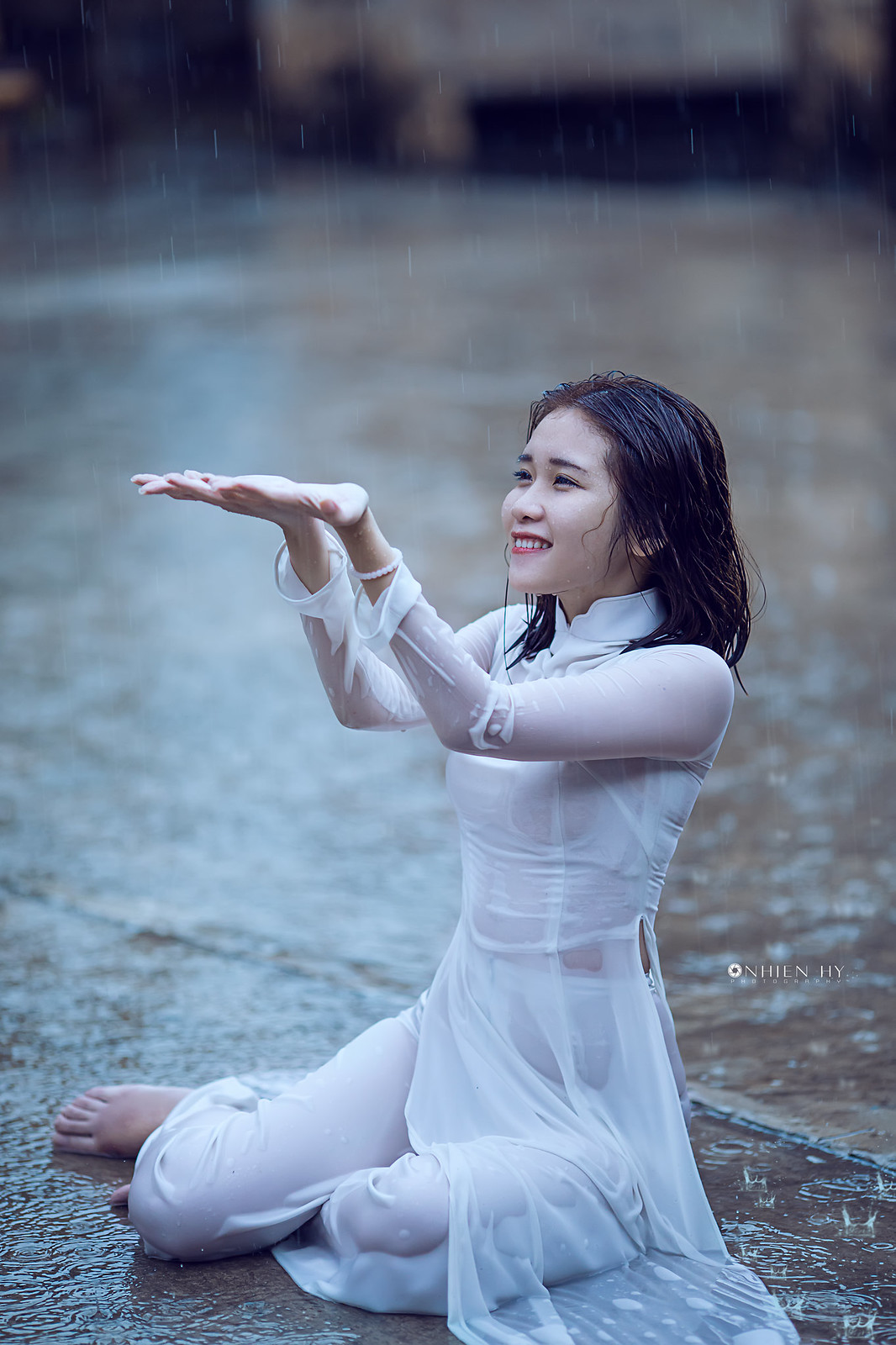 Áo dài trắng hot girl ướt nền nã [MIZUAC]