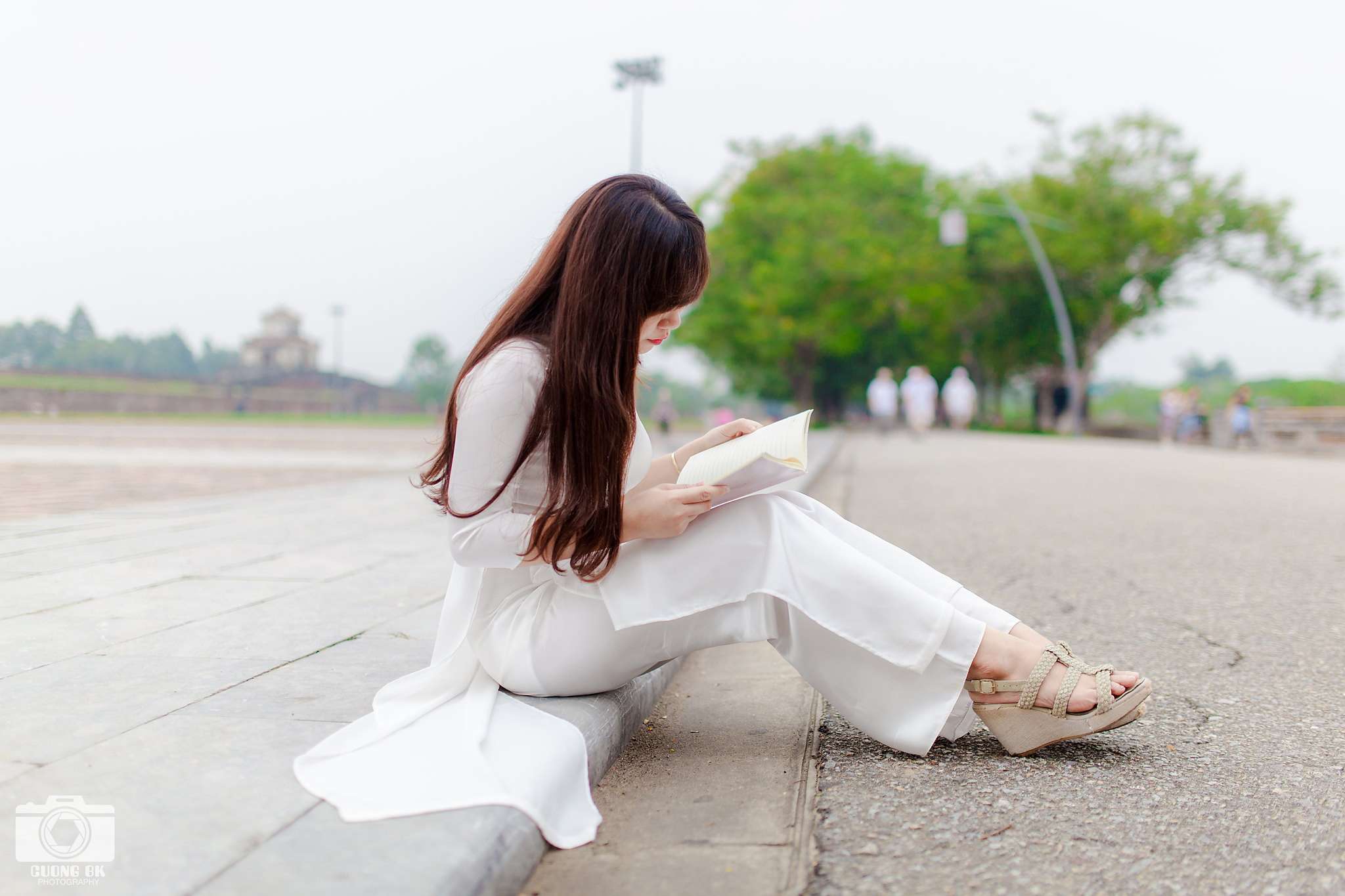 Áo dài trắng mong manh [DIFTHK]