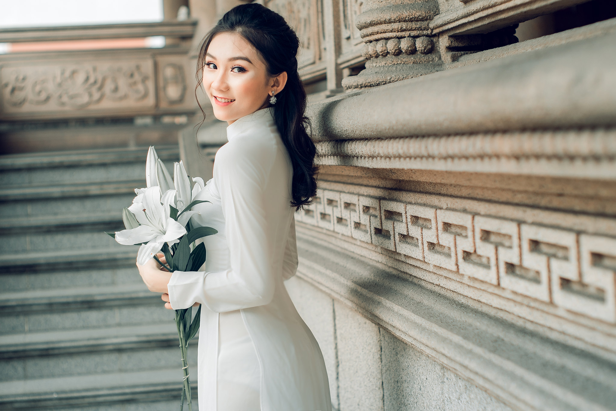 Sang trọng áo dài trắng tinh khôi [FZINAZ]