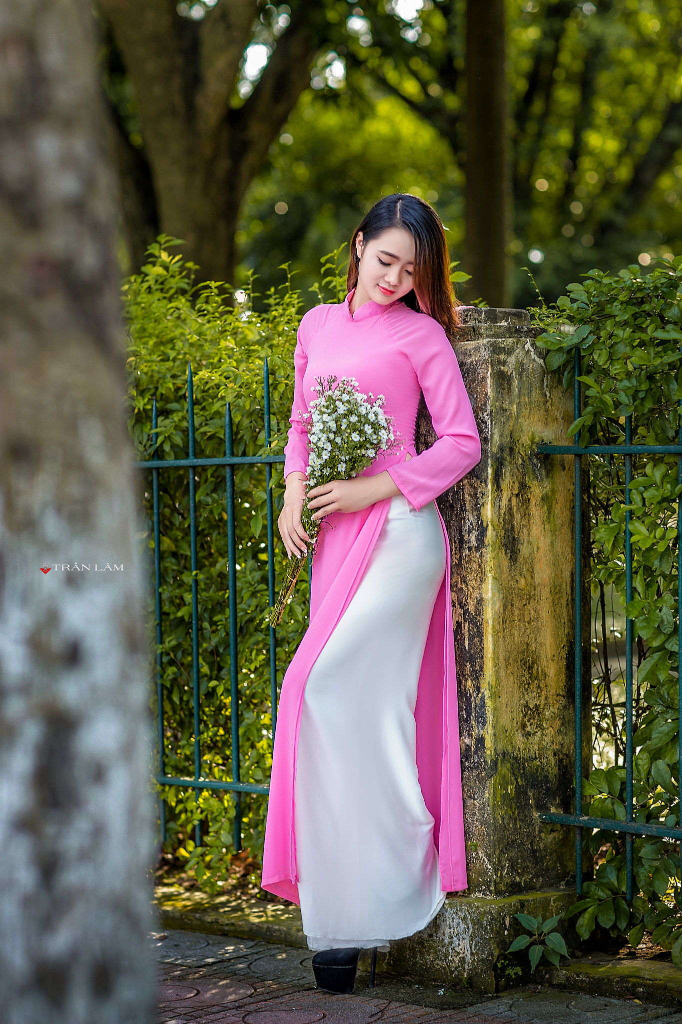 Áo dài trắng girl xinh hoa kiêu sa [A81K3Q]