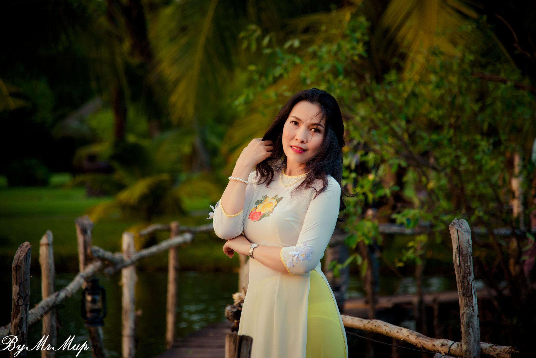 Áo dài trắng hình ảnh mong manh [NEPBRR]