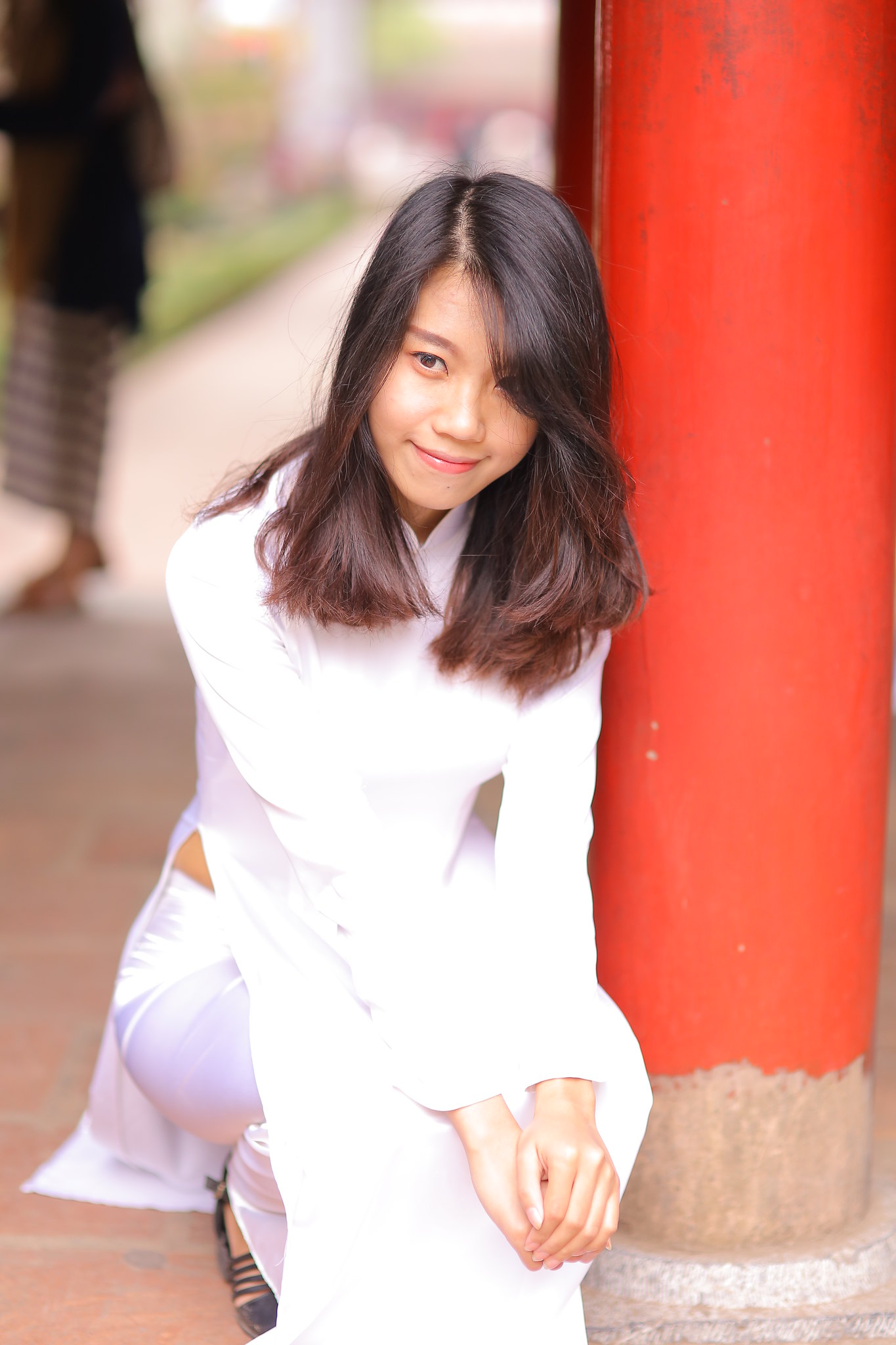 Áo dài trắng cuốn hút lễ chùa [AYRTIF]