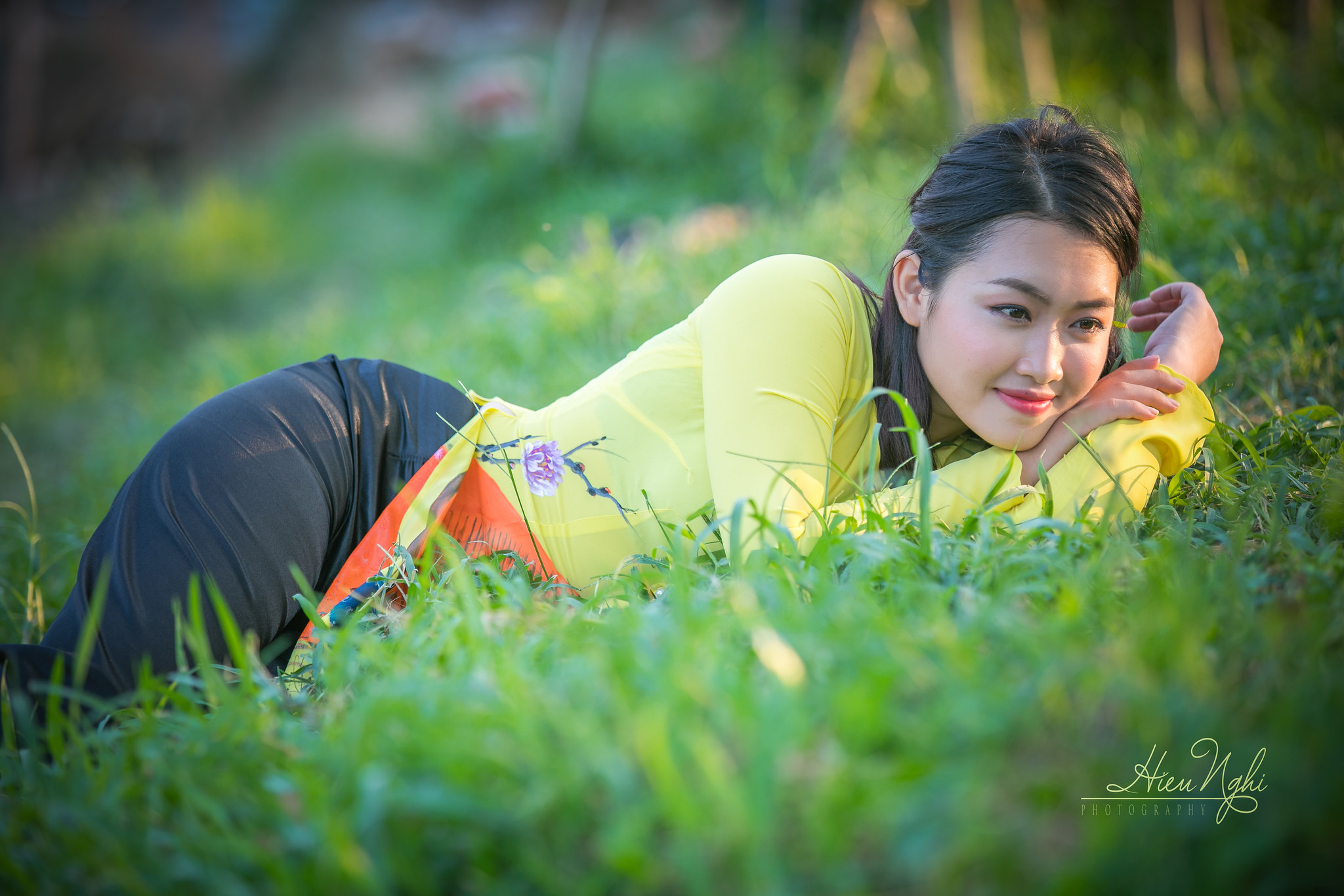 Áo dài vàng vẻ đẹp áo dài quý phái [MKNGA3]
