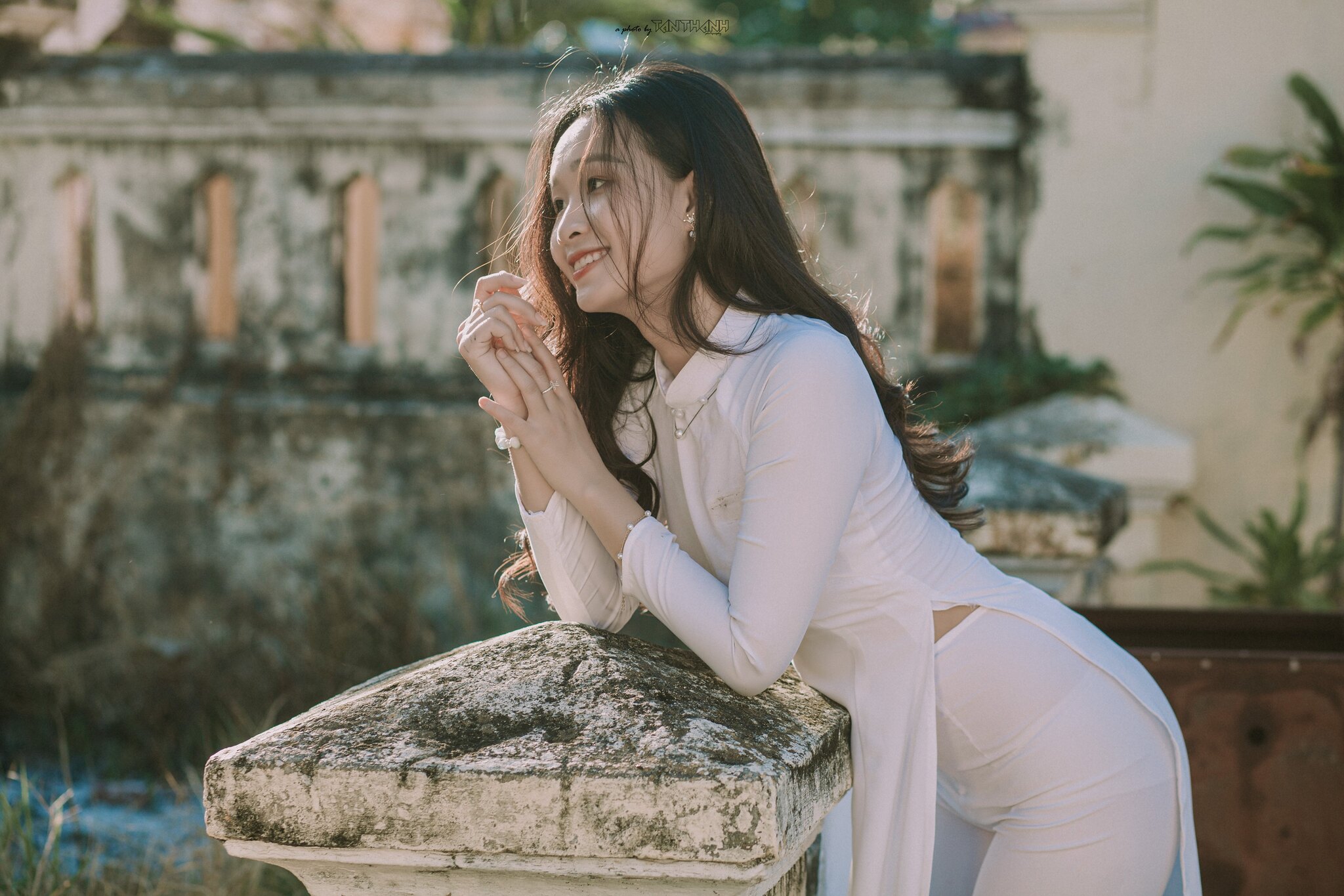 Áo dài trắng hiện đại lễ chùa [ZRUG2G]