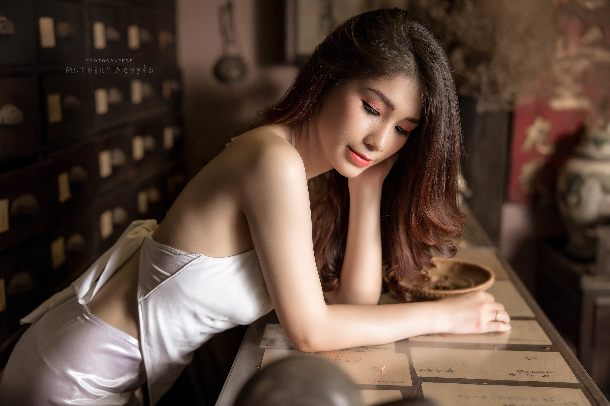 Áo dài trắng tà áo dài thuần Việt [TNDDHD]
