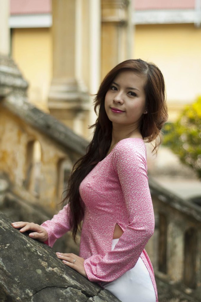 Gái xinh áo dài hồng thanh thoát [UEWHHX]