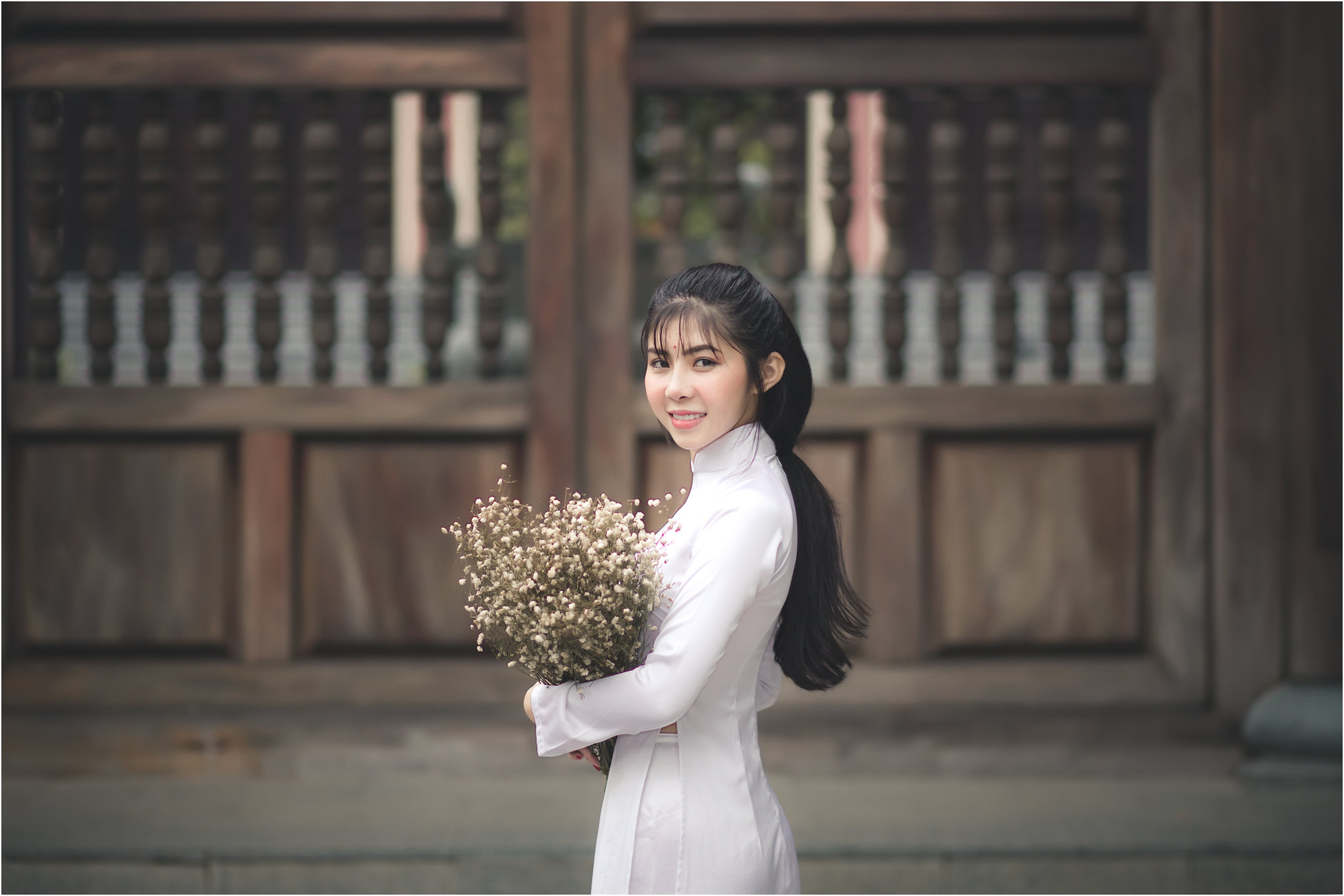 Mộc mạc áo dài trắng hoa [TQKBMG]