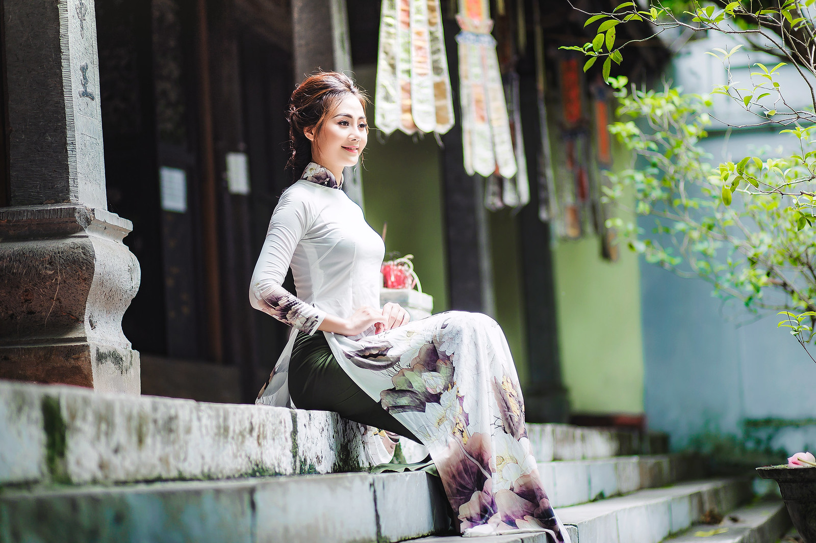 Áo dài trắng truyền thống cổ kính đằm thắm [ZE1WRK]
