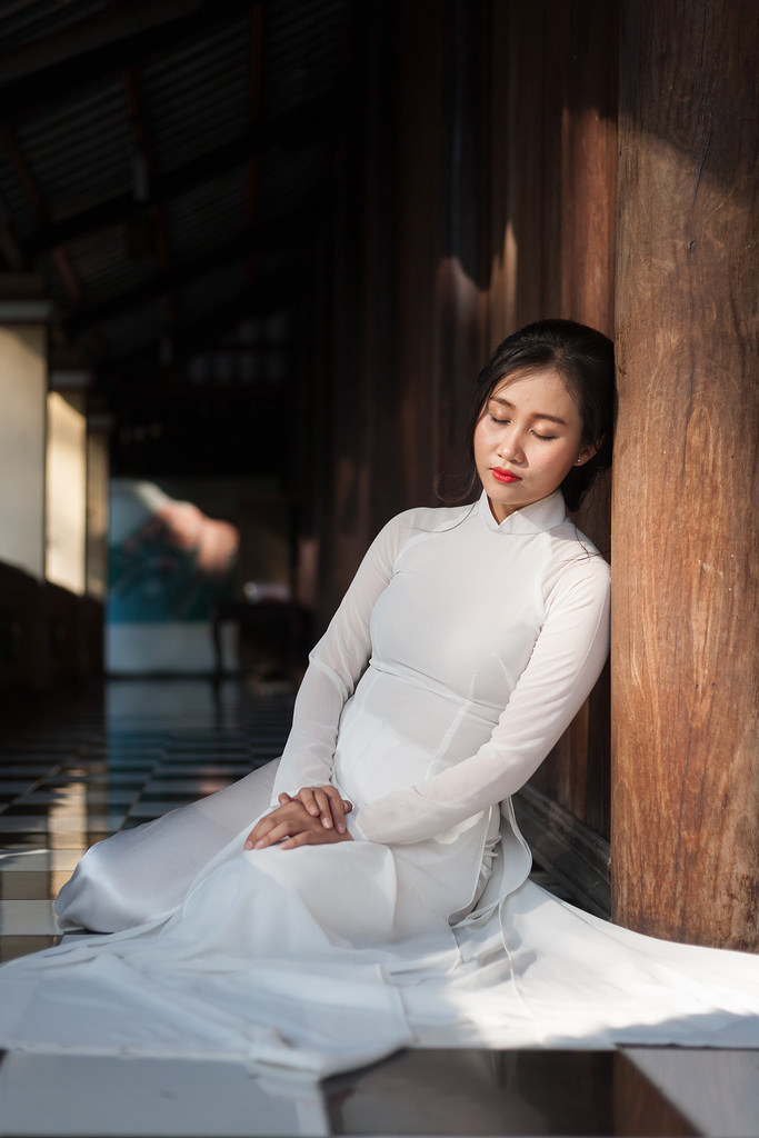 Áo dài trắng thanh thoát [ADE291]