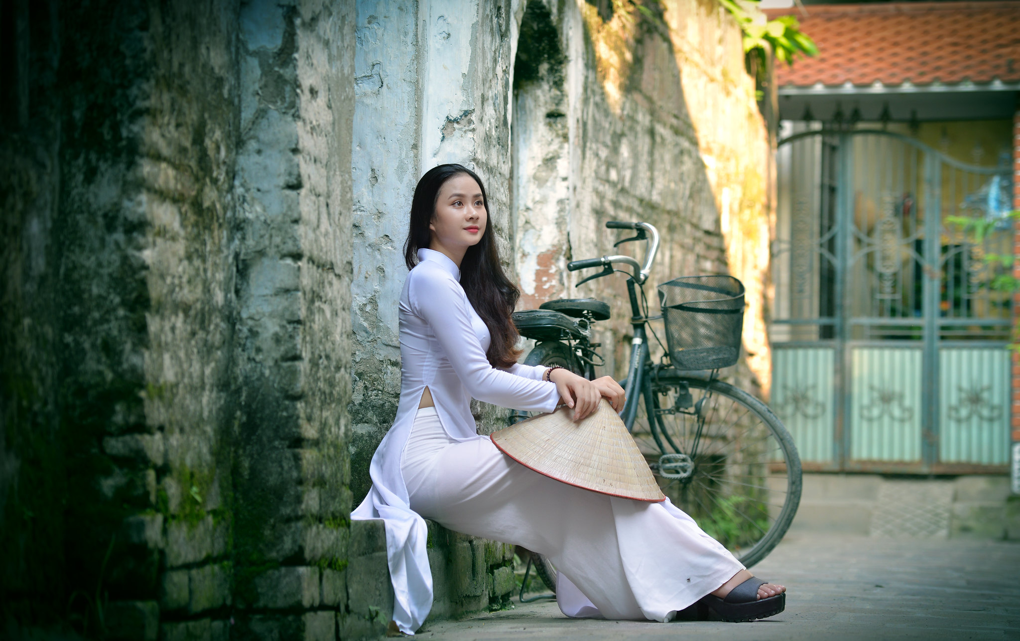 Rửa mắt với ảnh áo dài trắng thanh lịch cổ kính [NCCCCZ]