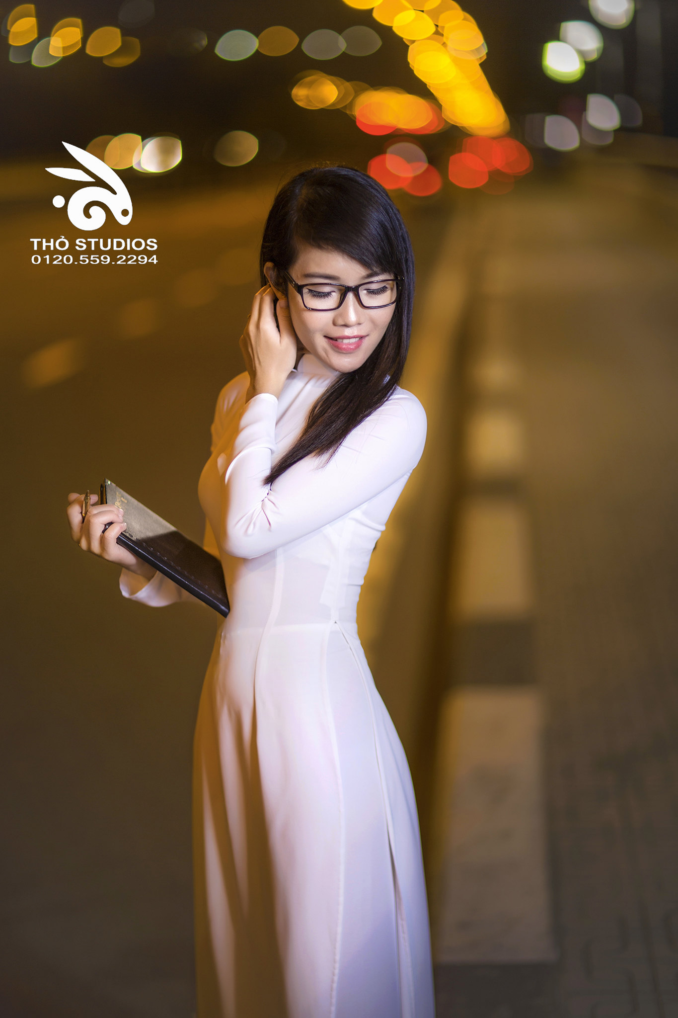 Áo dài trắng mắt kính thanh nhã [DCMGU6]