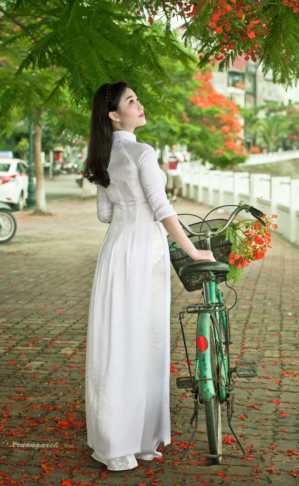 Đằm thắm áo dài trắng xe đạp [P1HB6Q]